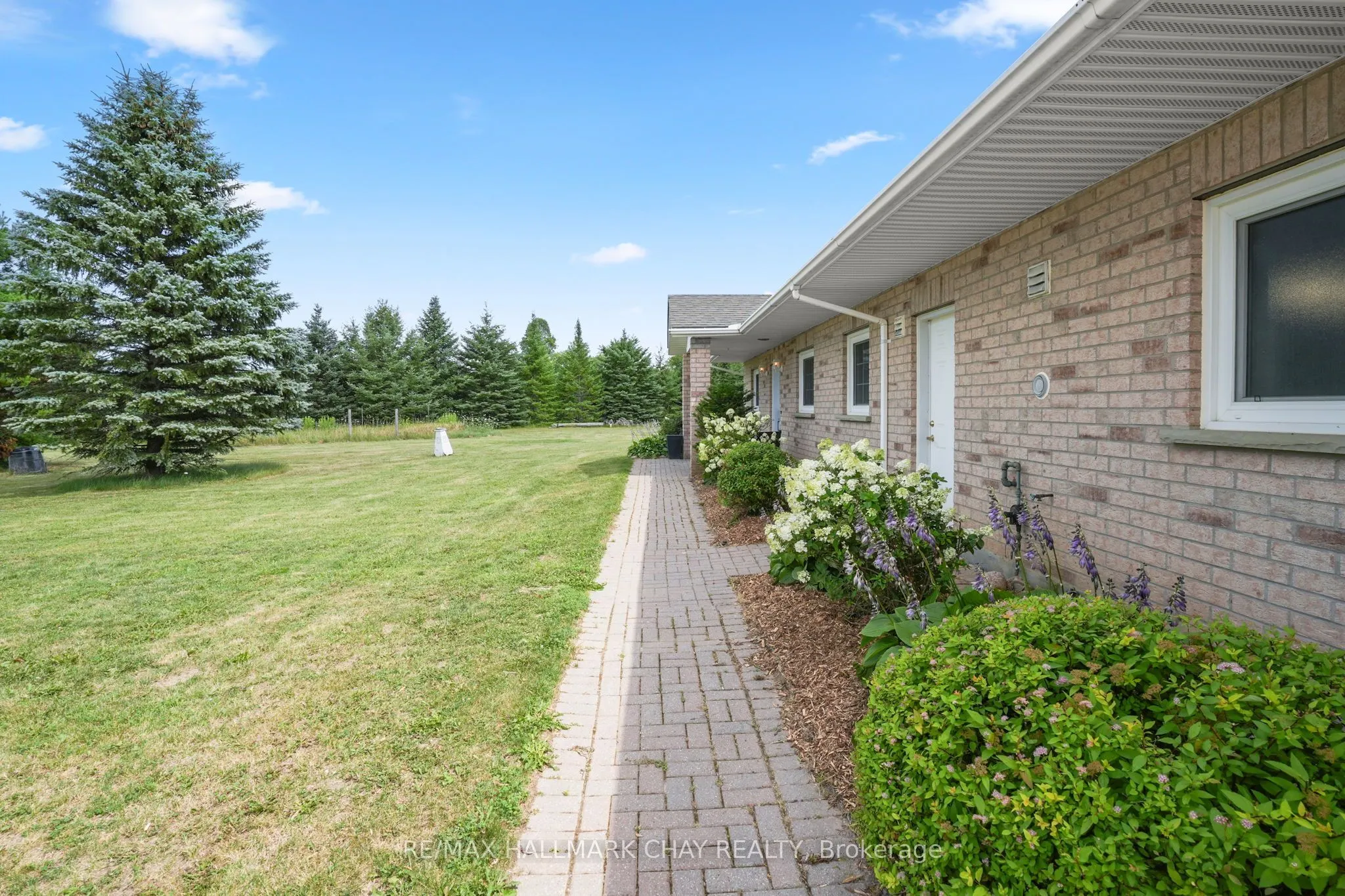 958375 E 7th Line