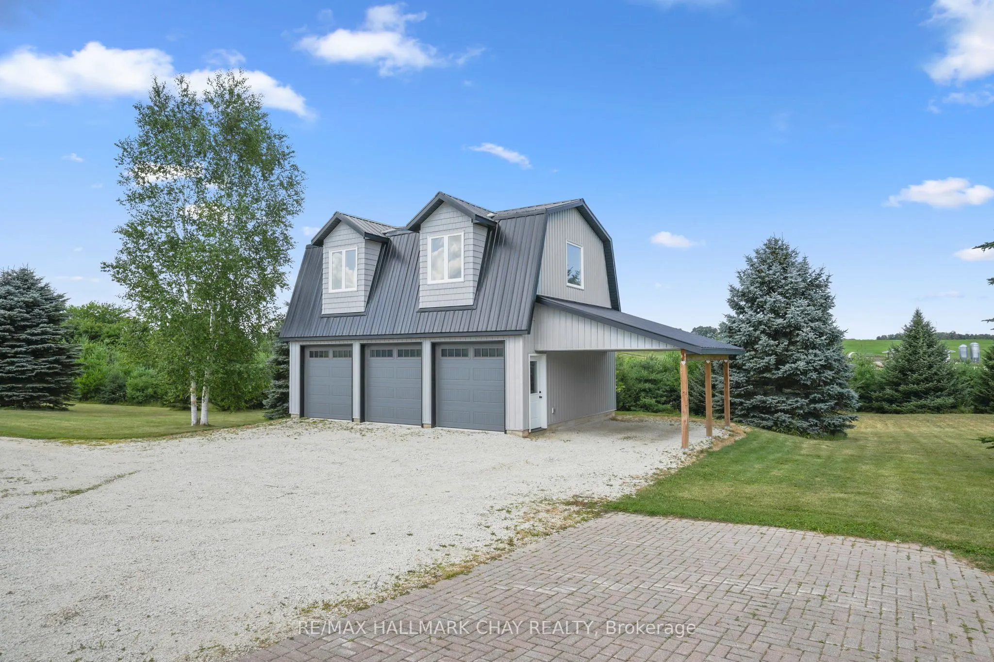958375 E 7th Line