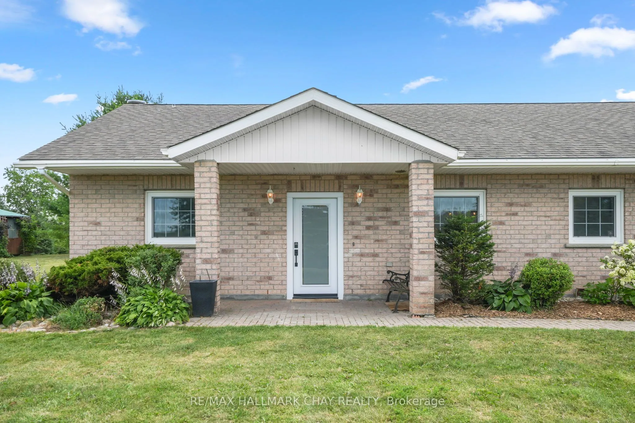 958375 E 7th Line