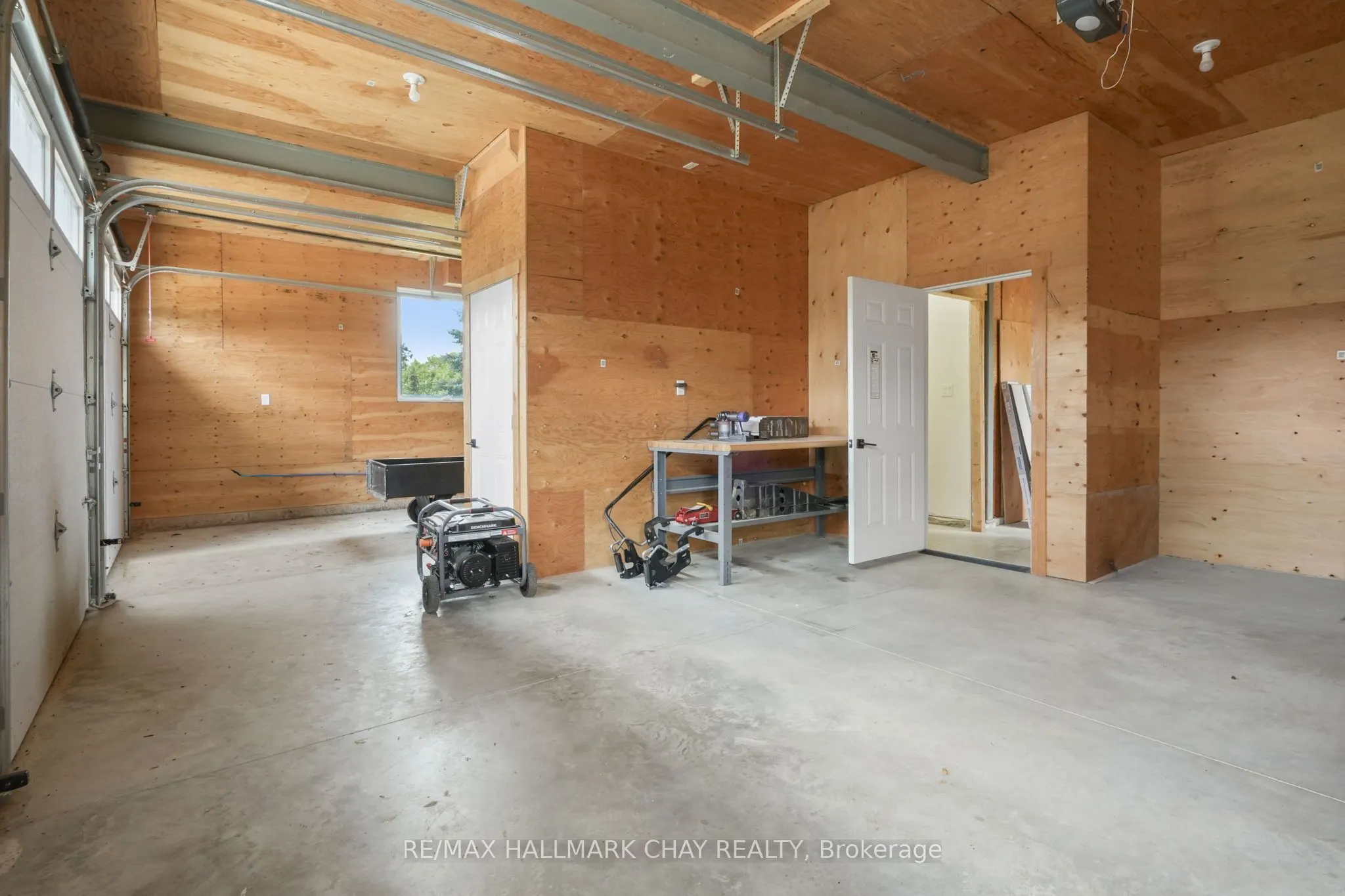 958375 E 7th Line