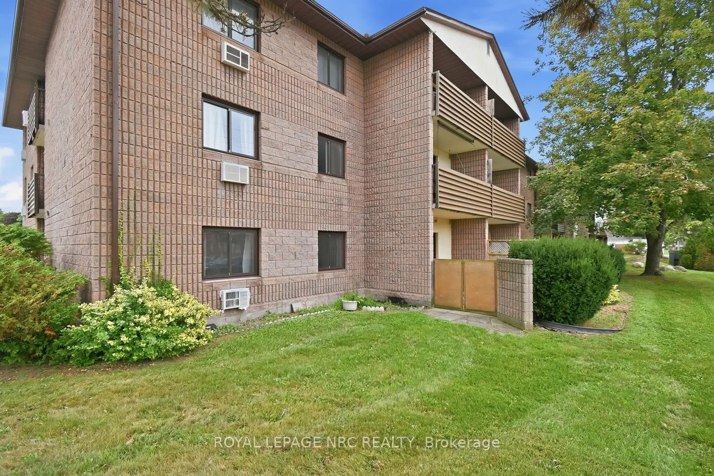 72 Main Street E #106