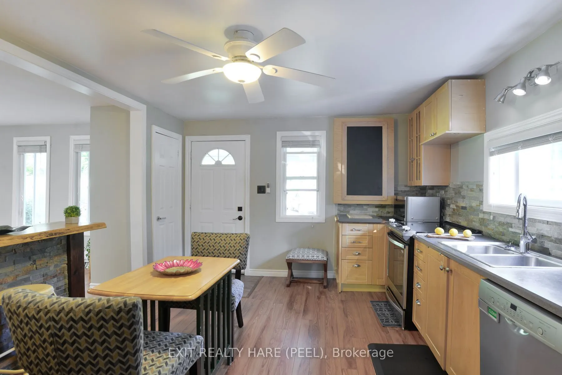 1082 Lambert Road