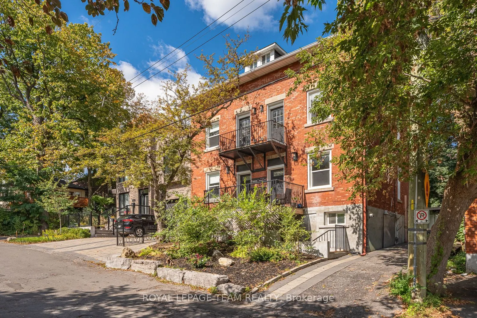 447 - 449 Green Avenue
