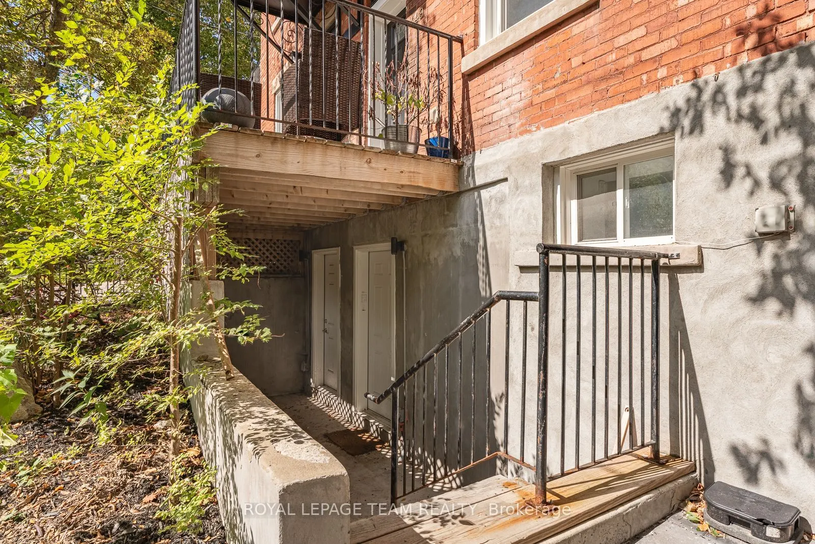 447 - 449 Green Avenue