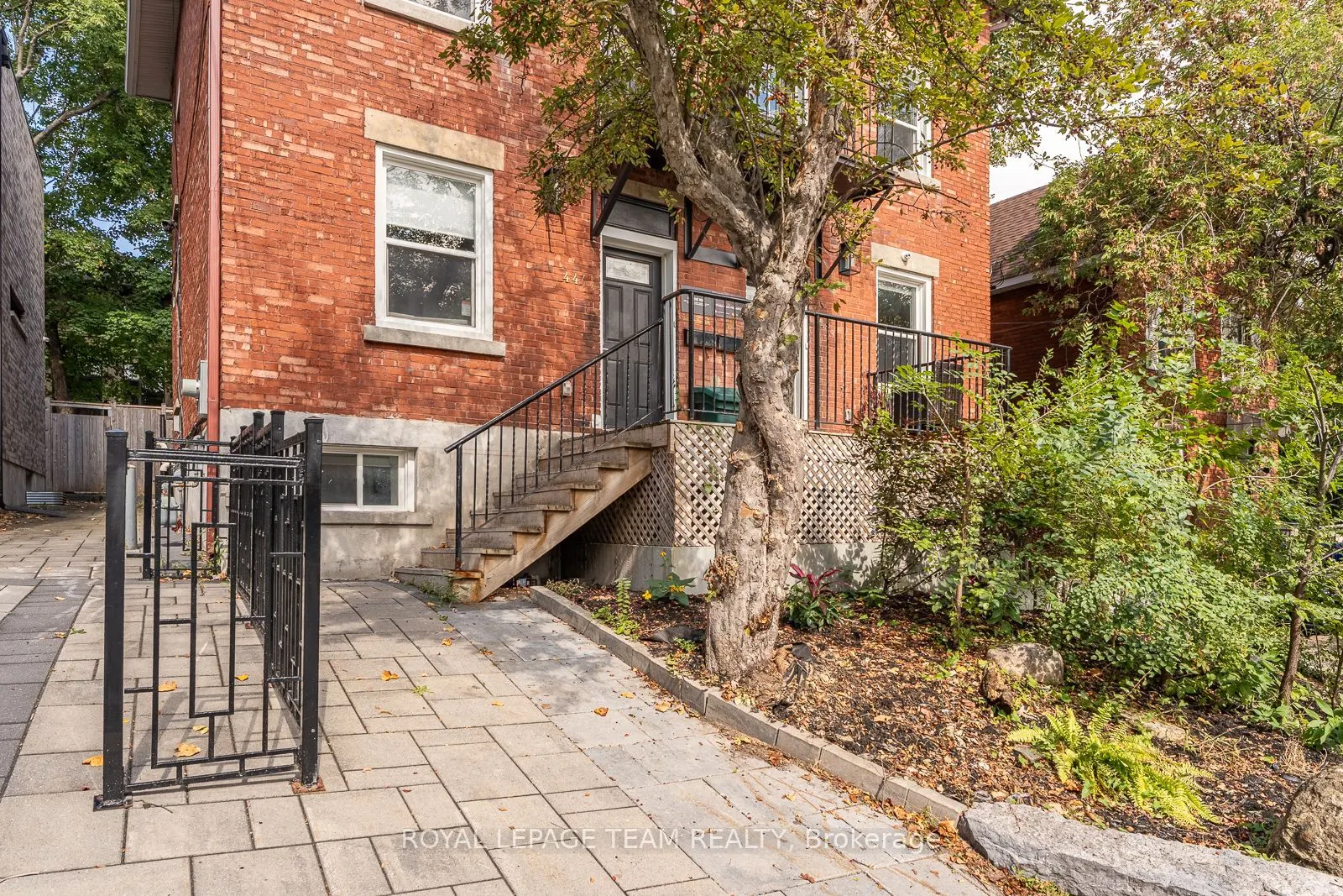 447 - 449 Green Avenue