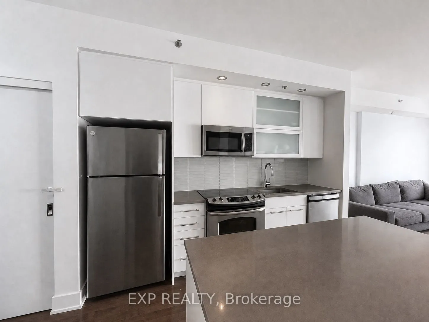 98 Richmond Road #208