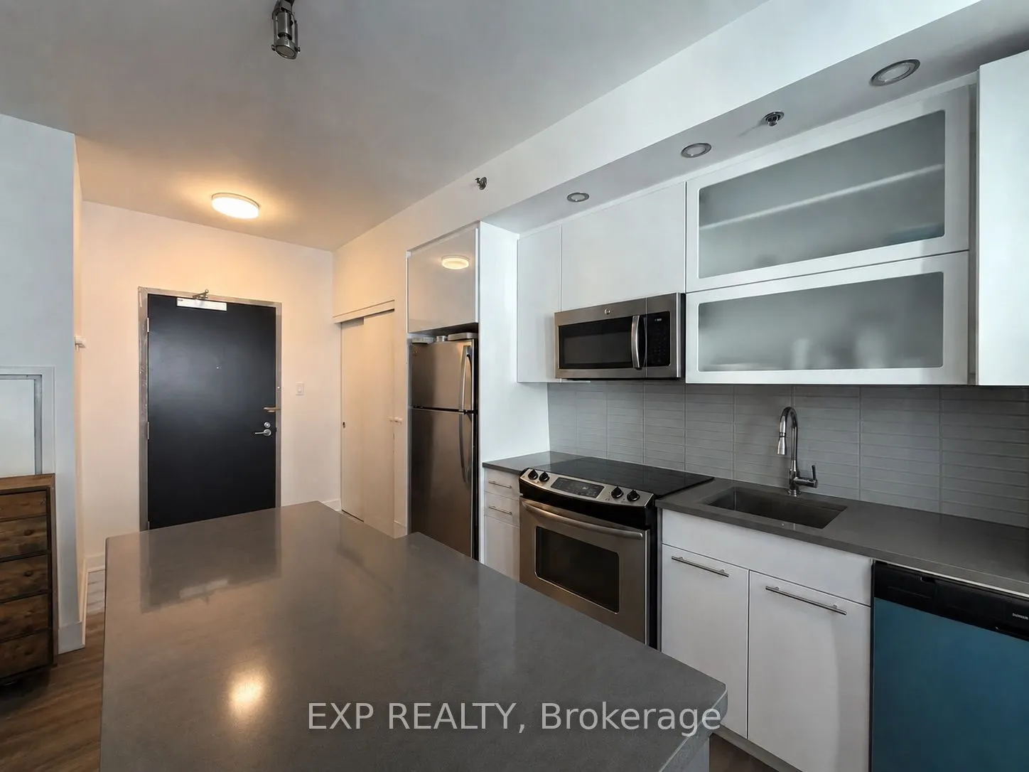 98 Richmond Road #208