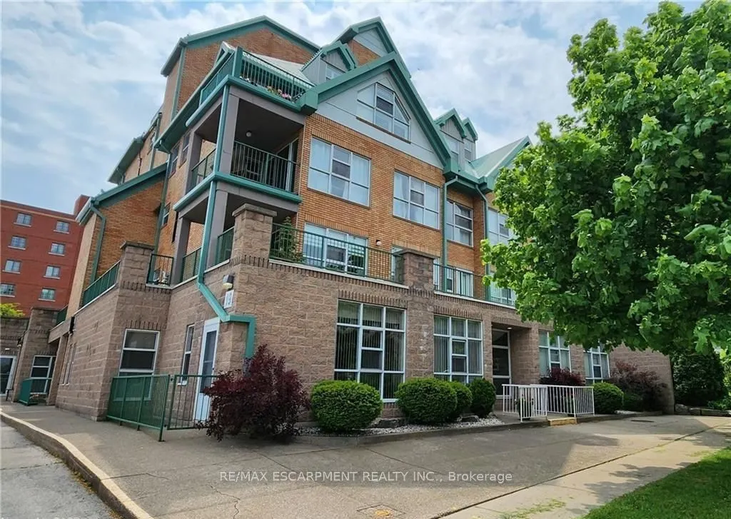 19 Lake Avenue S #204