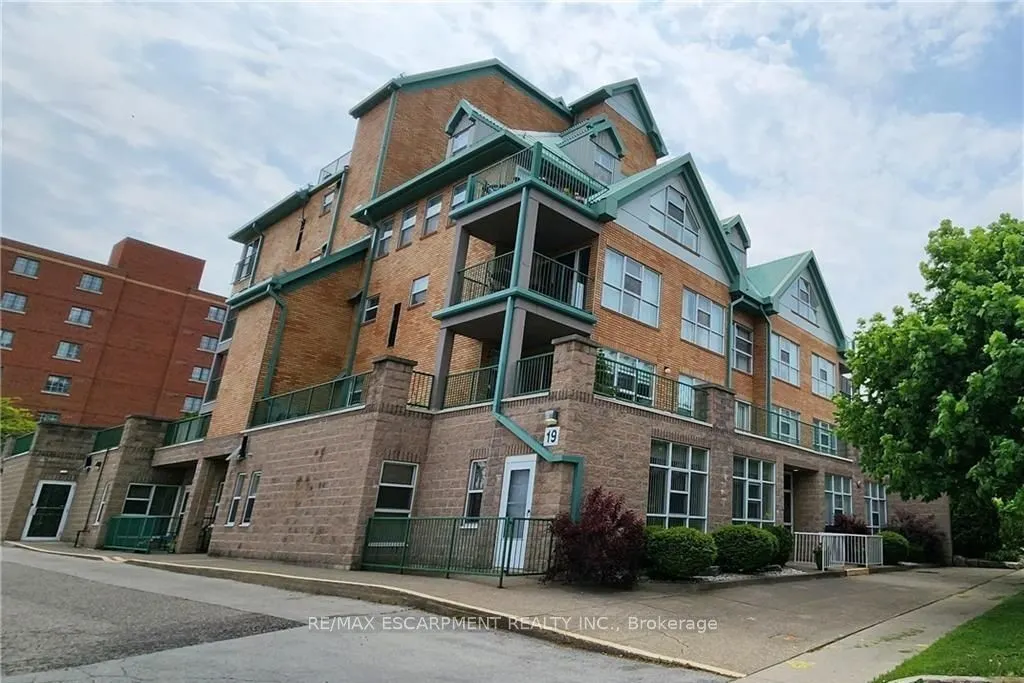 19 Lake Avenue S #204