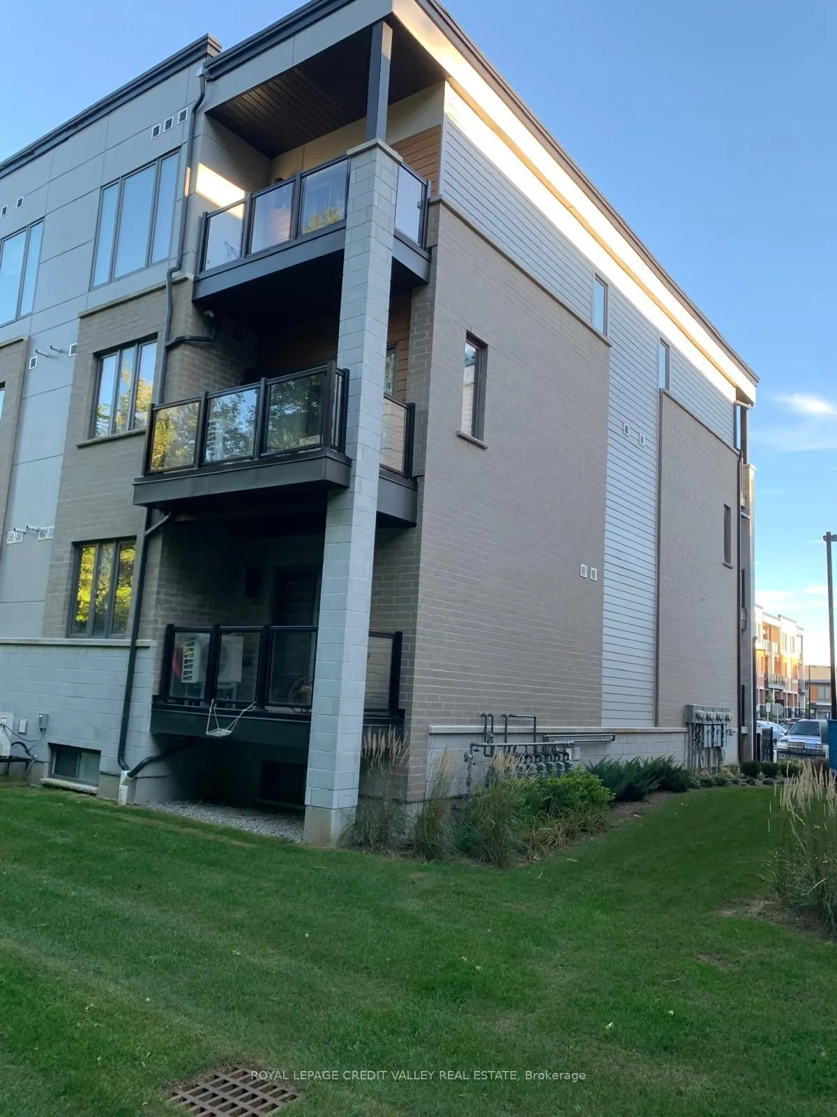 25 Isherwood Avenue E #13