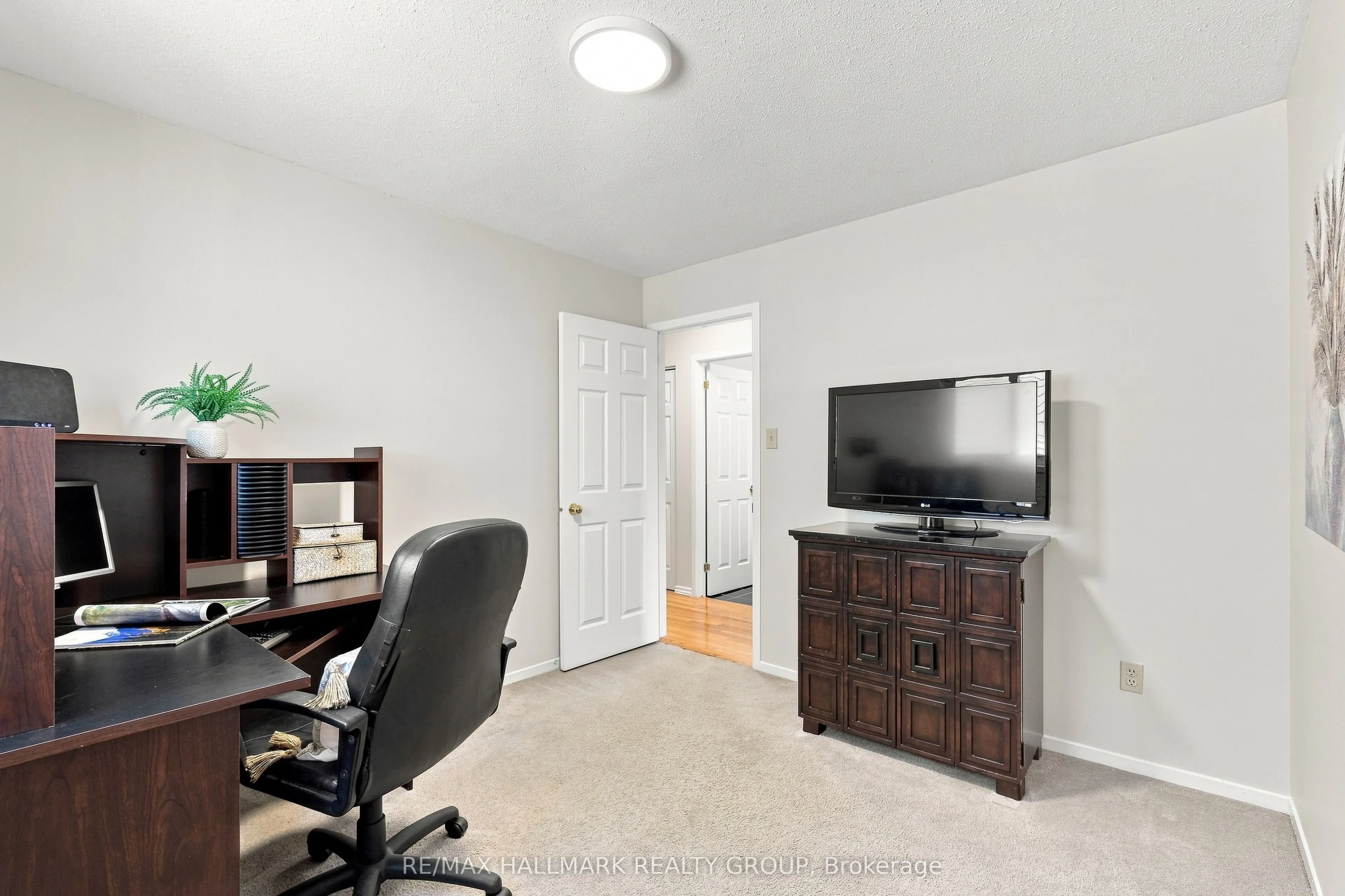 609 TOURELLE Drive