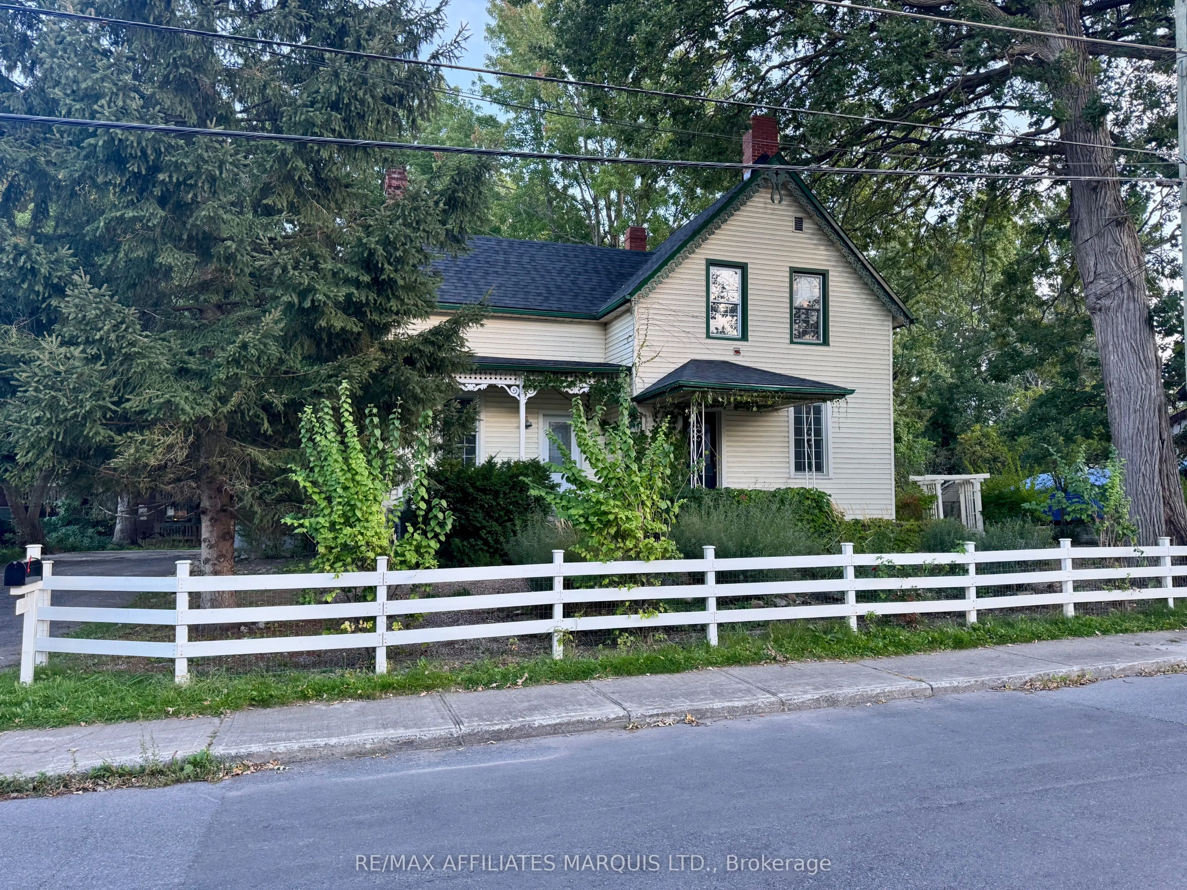 326 Third Street E
