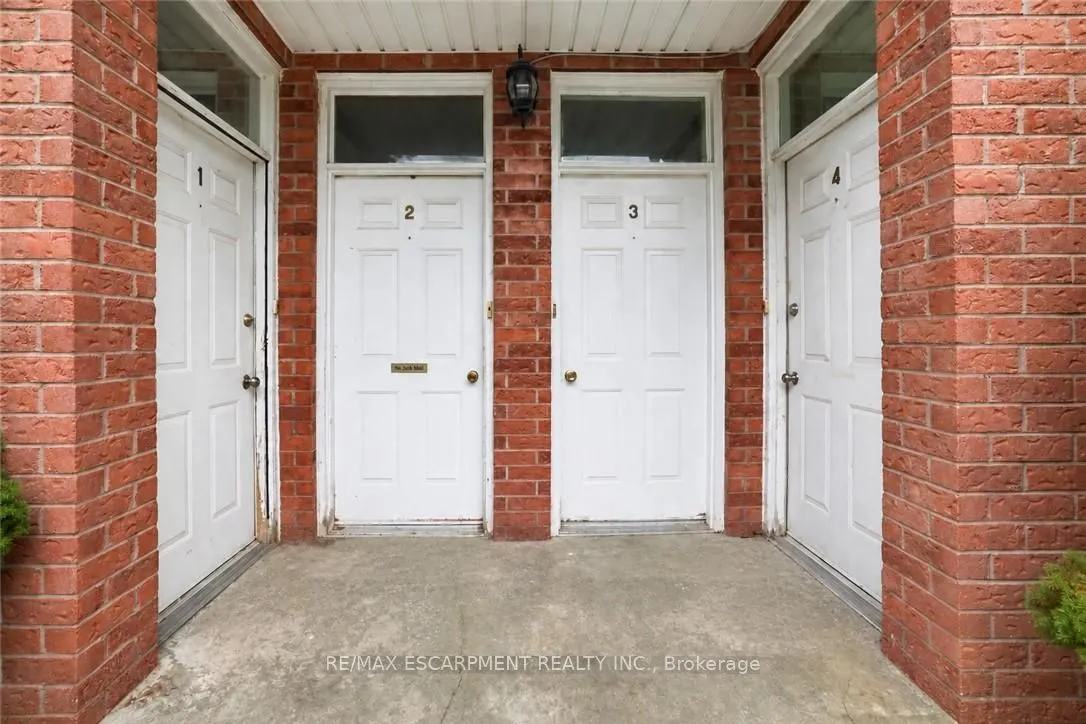 26 Renfrew Street E