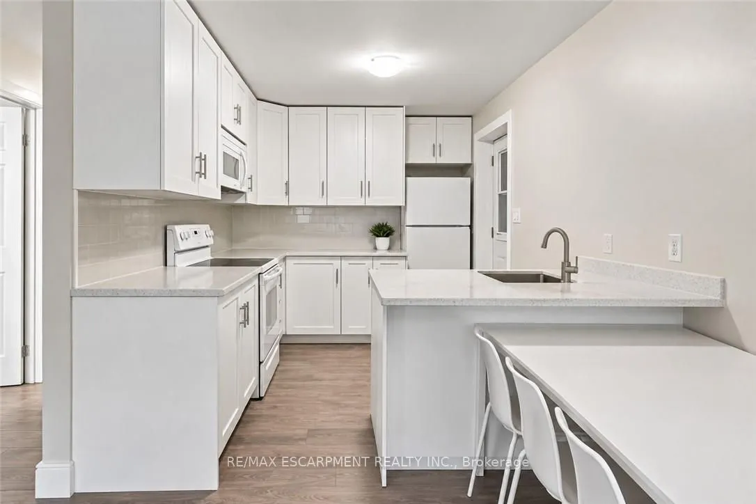 26 Renfrew Street E