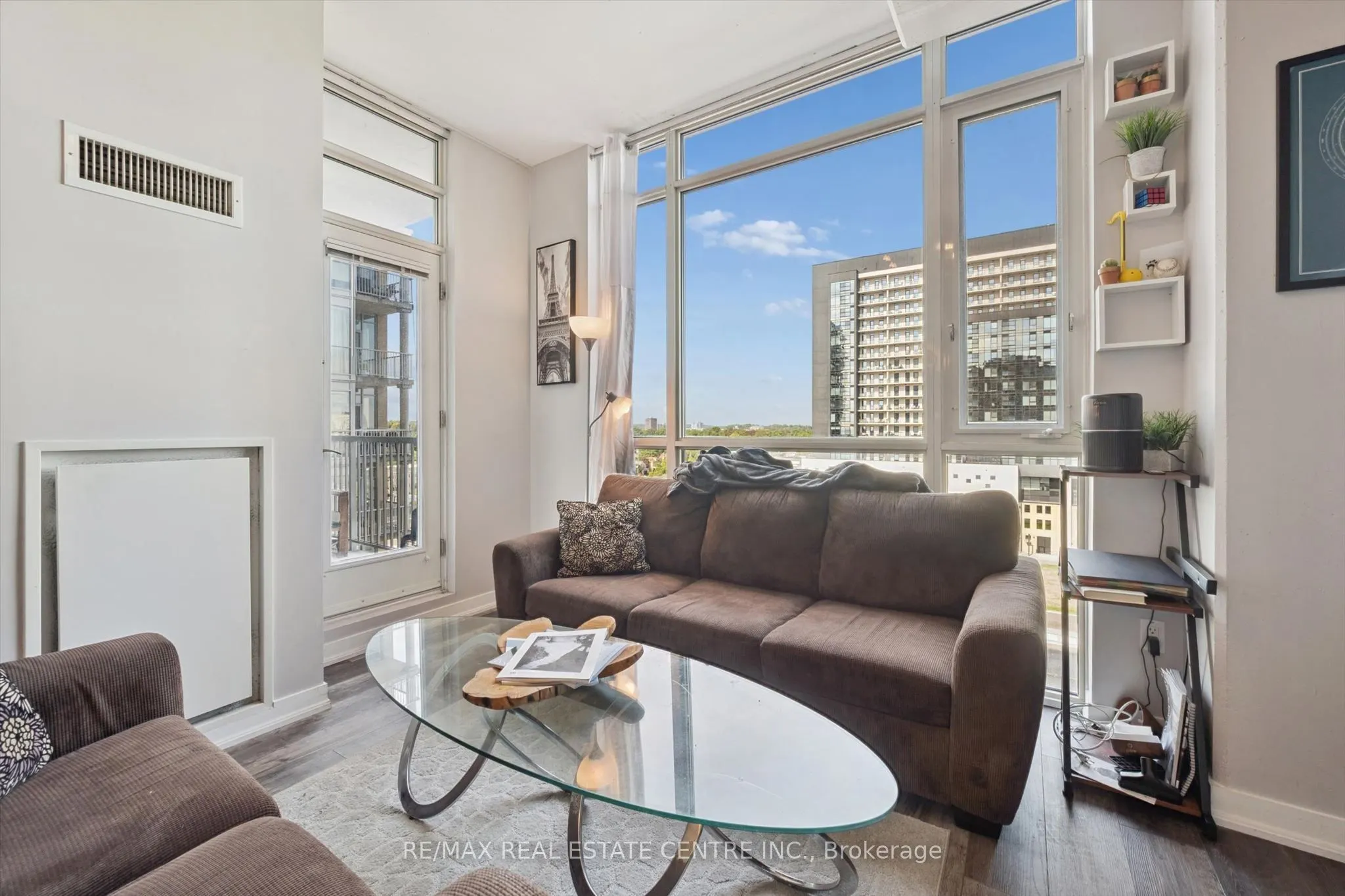 191 King Street S #802