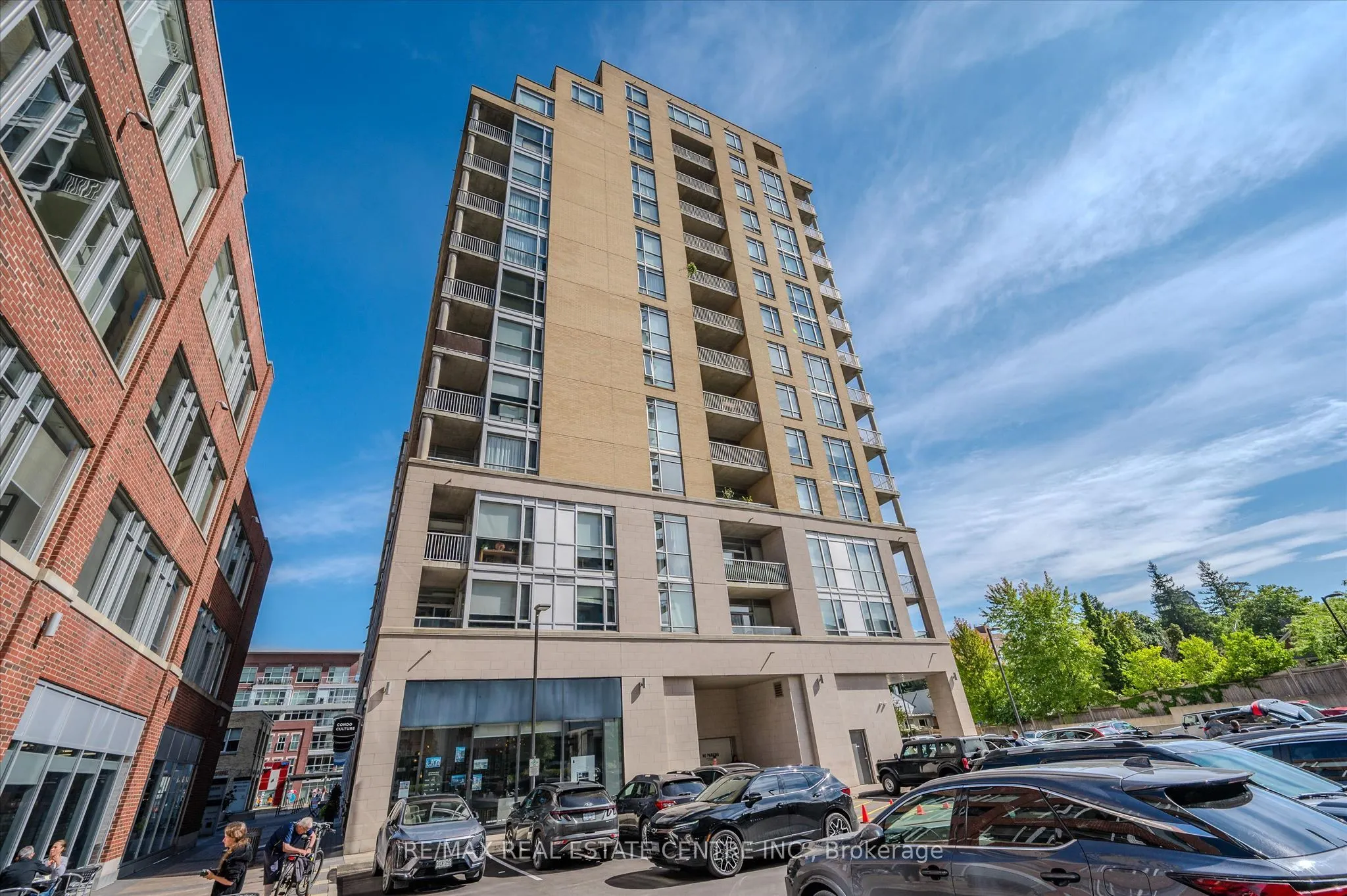 191 King Street S #802