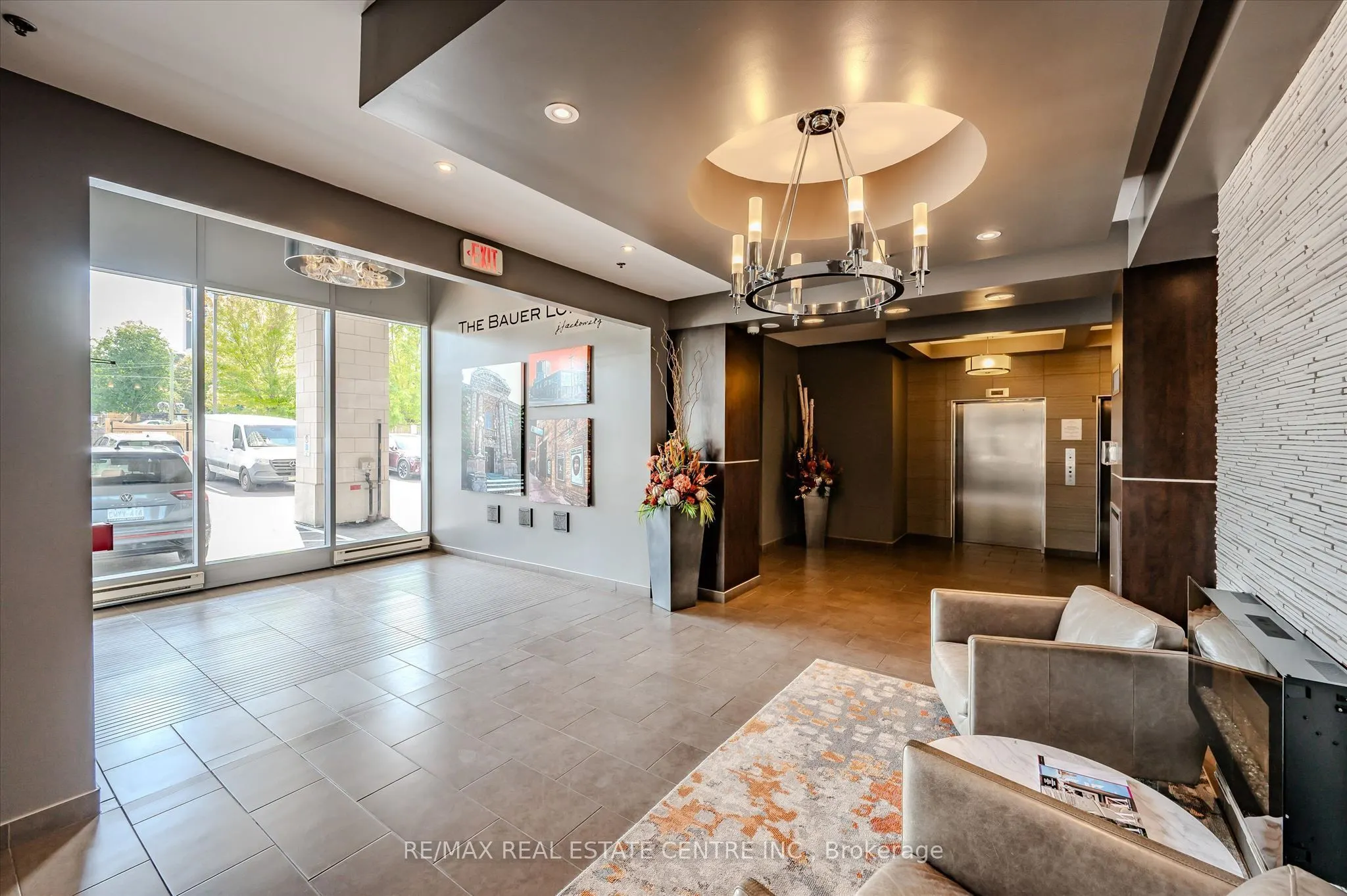 191 King Street S #802