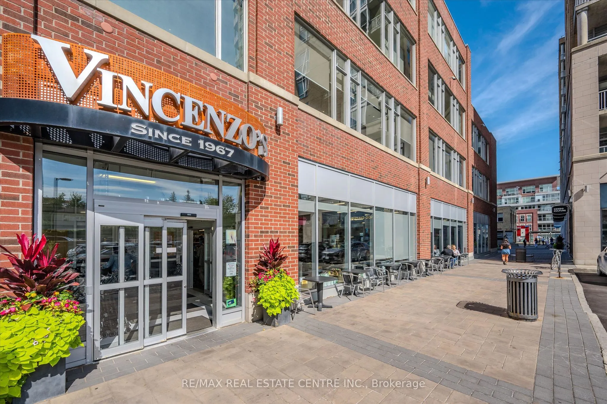 191 King Street S #802