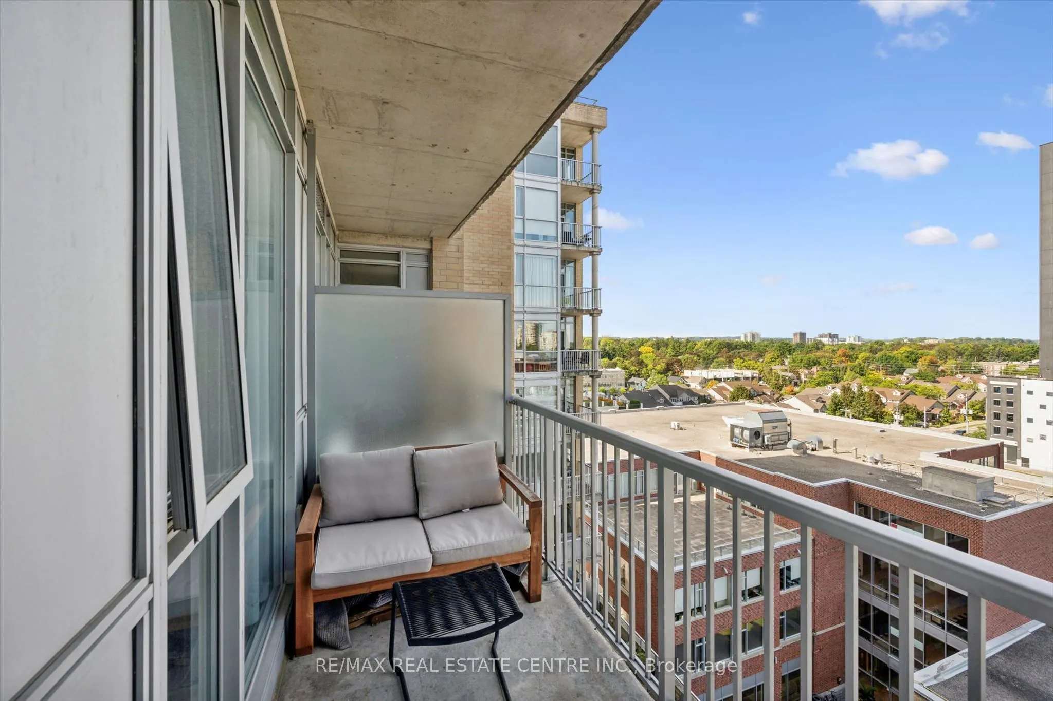 191 King Street S #802
