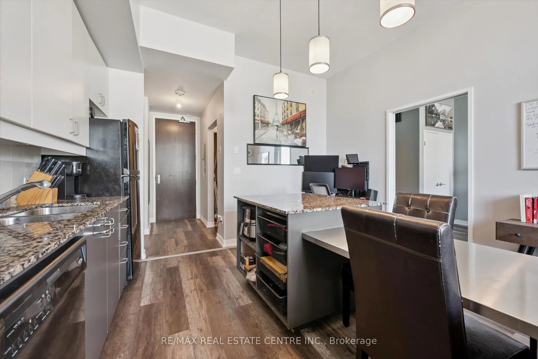 191 King Street S #802