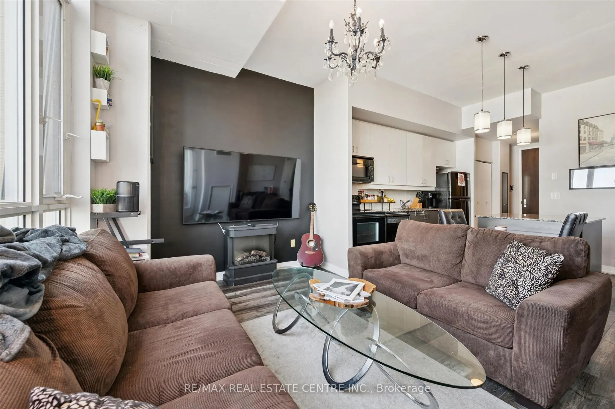 191 King Street S #802