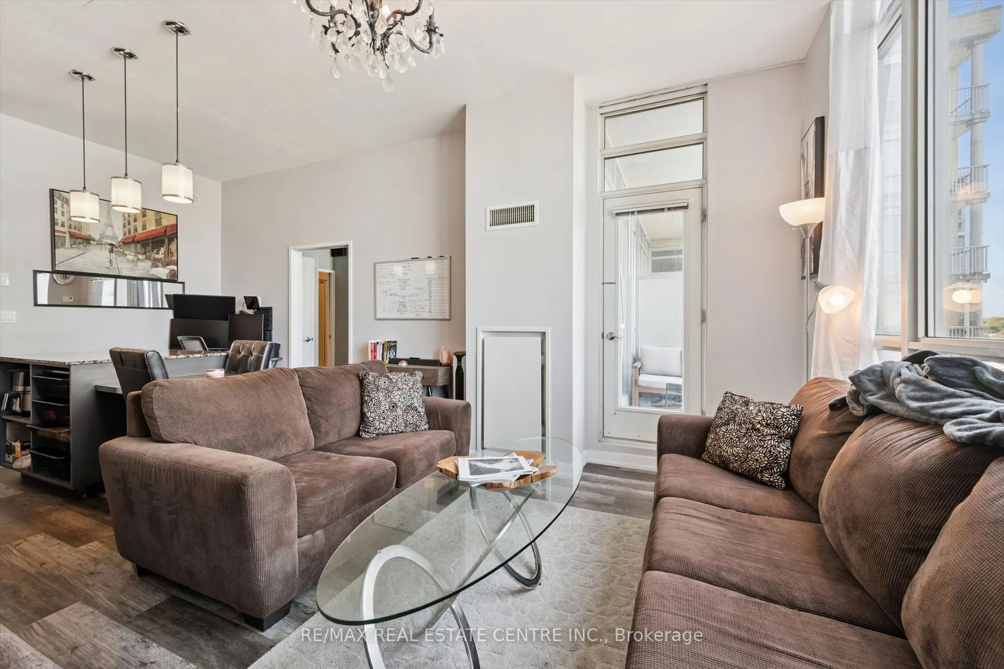 191 King Street S #802