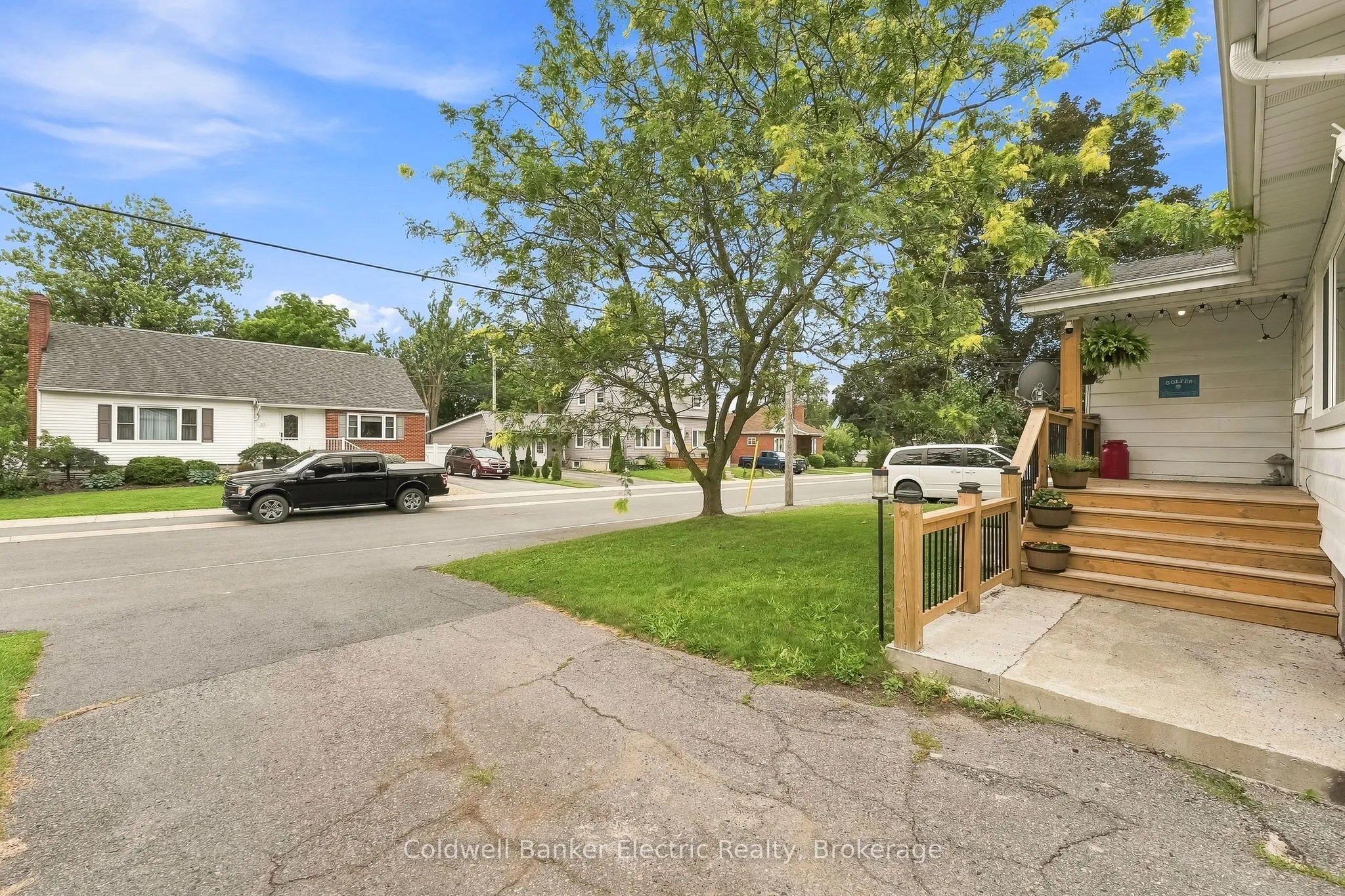 19 Graham Street E