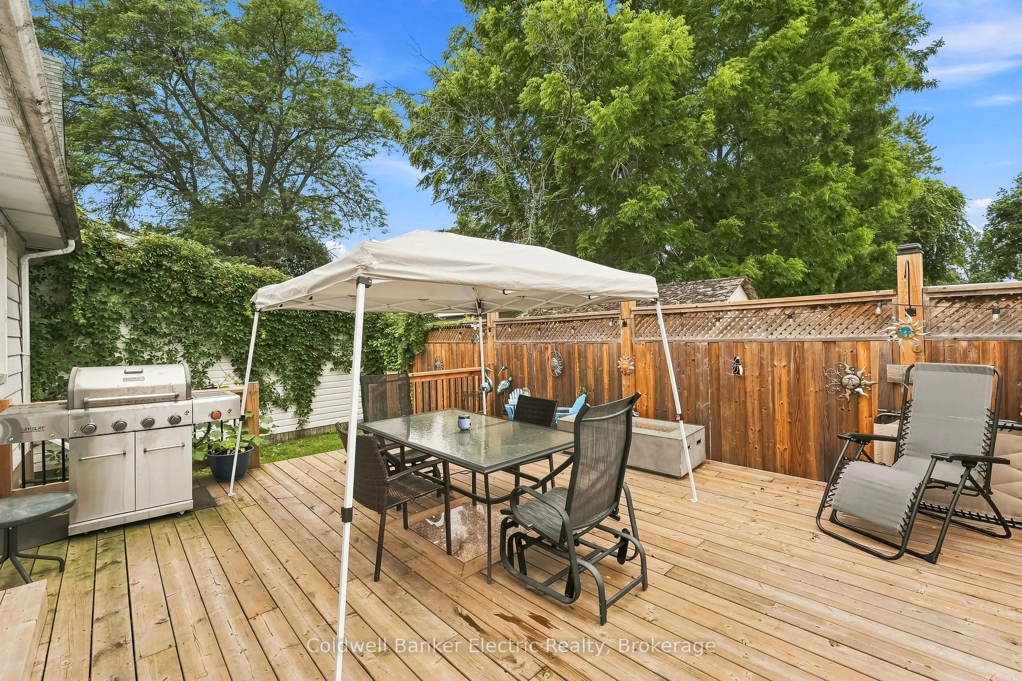 19 Graham Street E