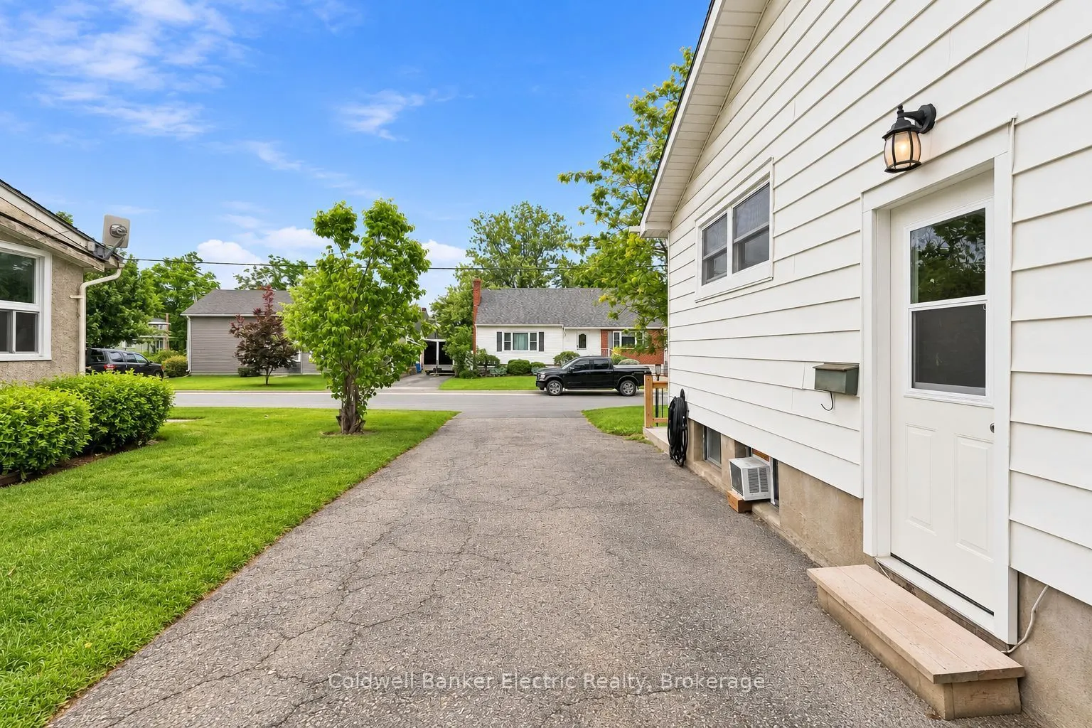 19 Graham Street E