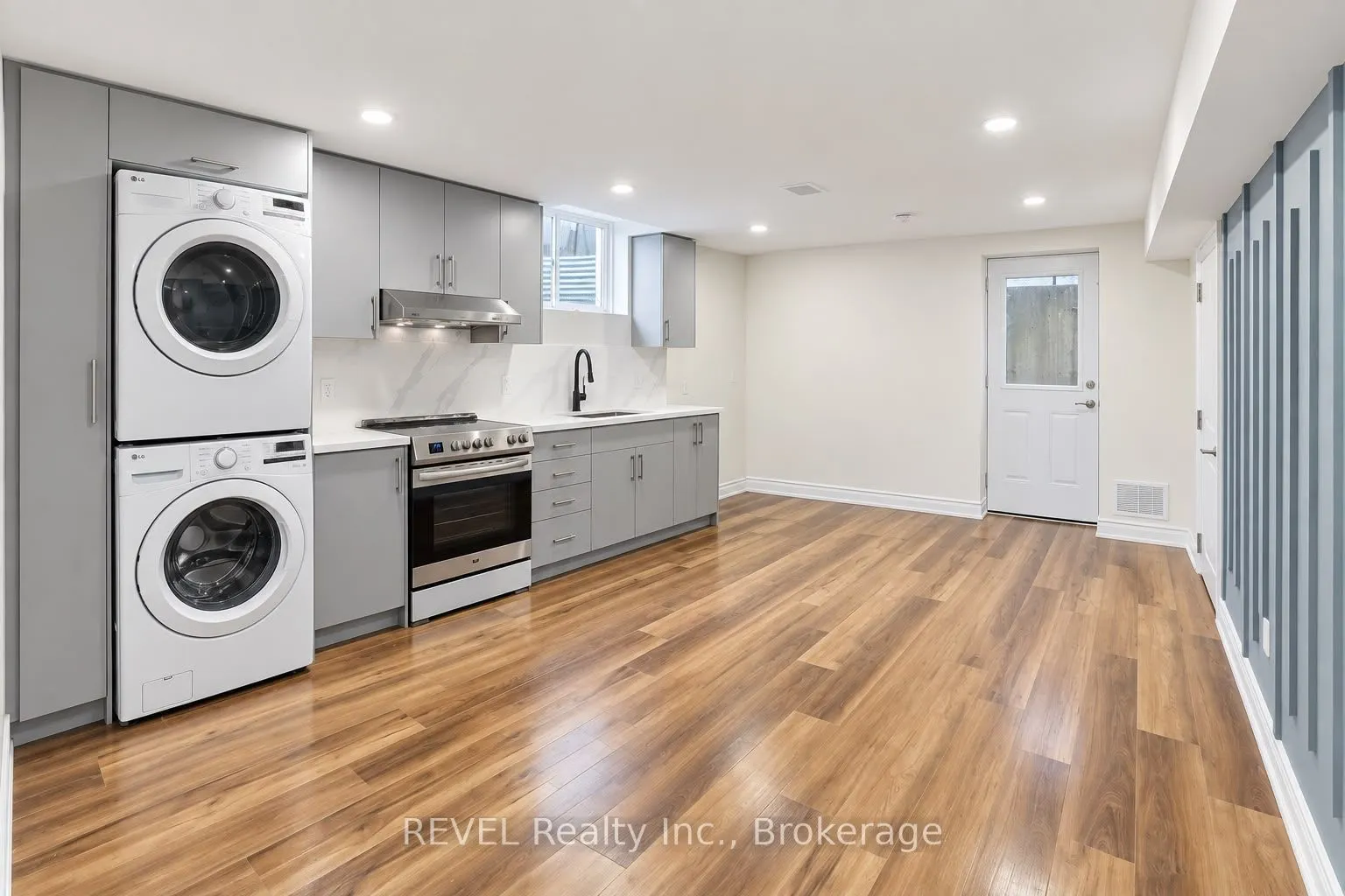 15 IRONWOOD Court #LOWER
