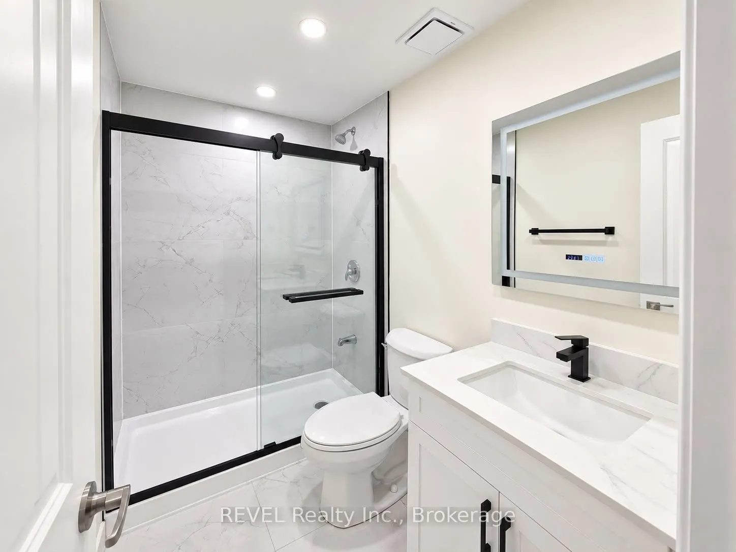 15 IRONWOOD Court #LOWER