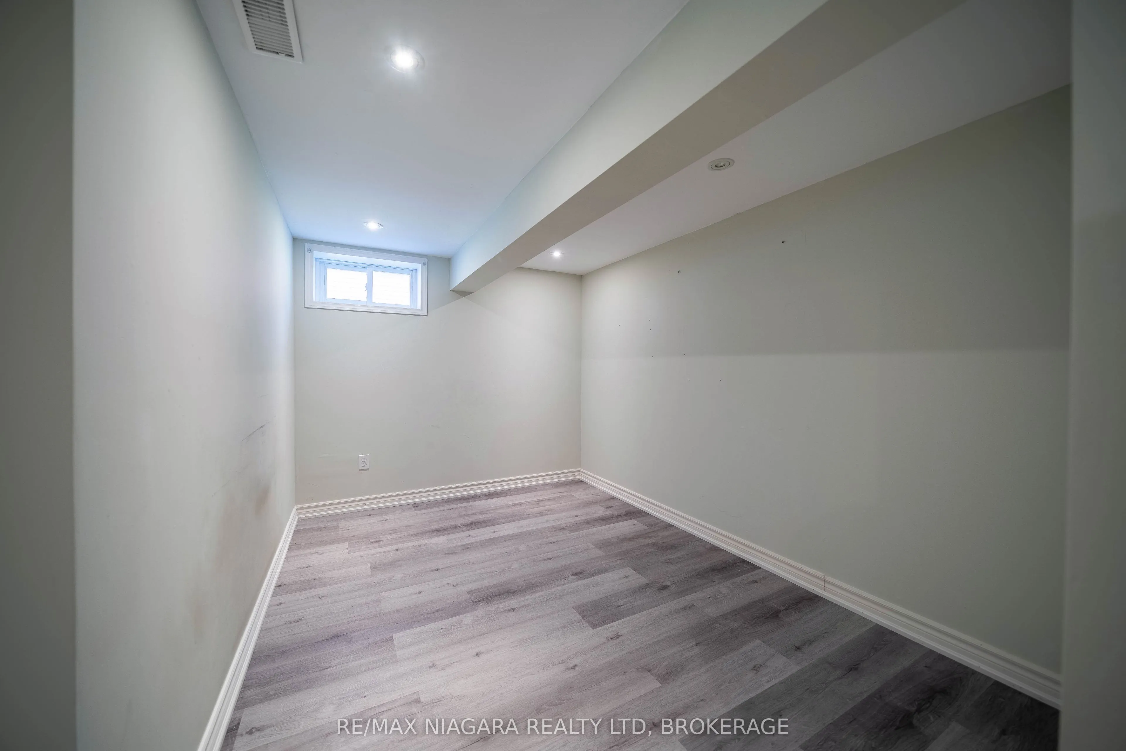15 Springbank Drive