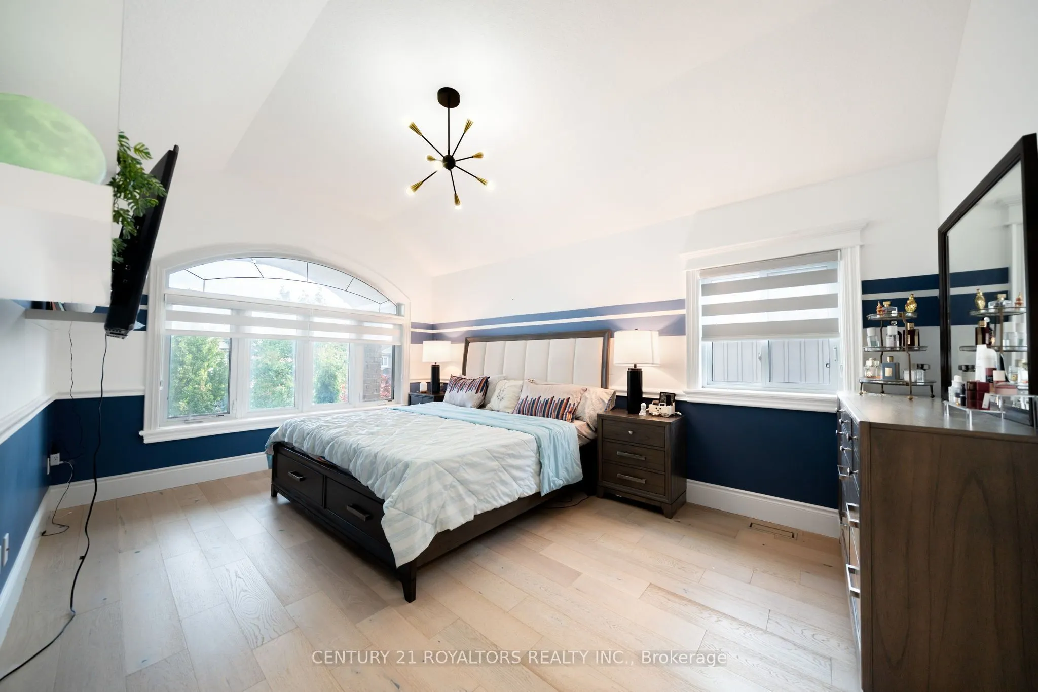 444 Thomas Slee Drive