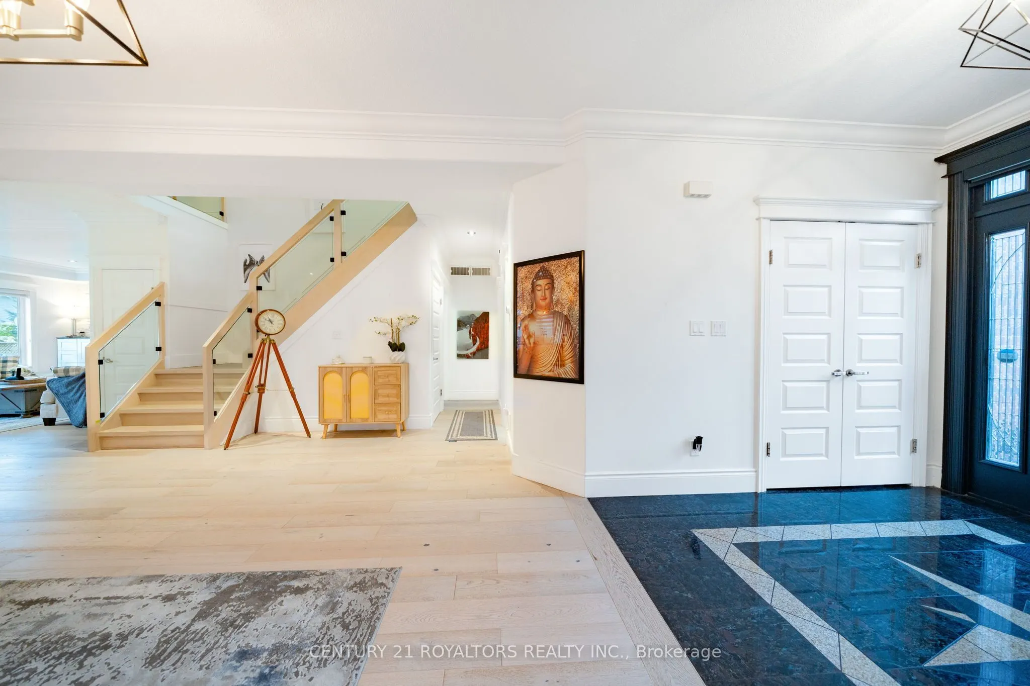 444 Thomas Slee Drive