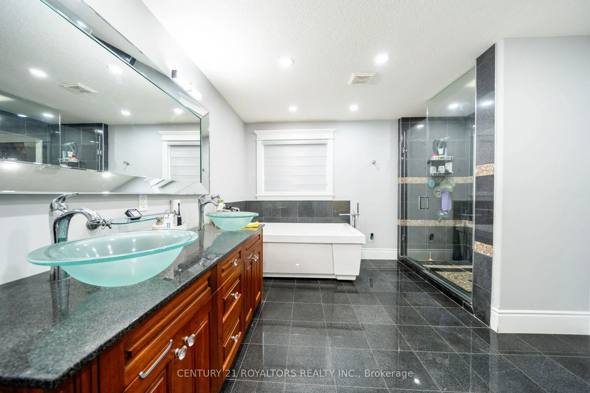 444 Thomas Slee Drive