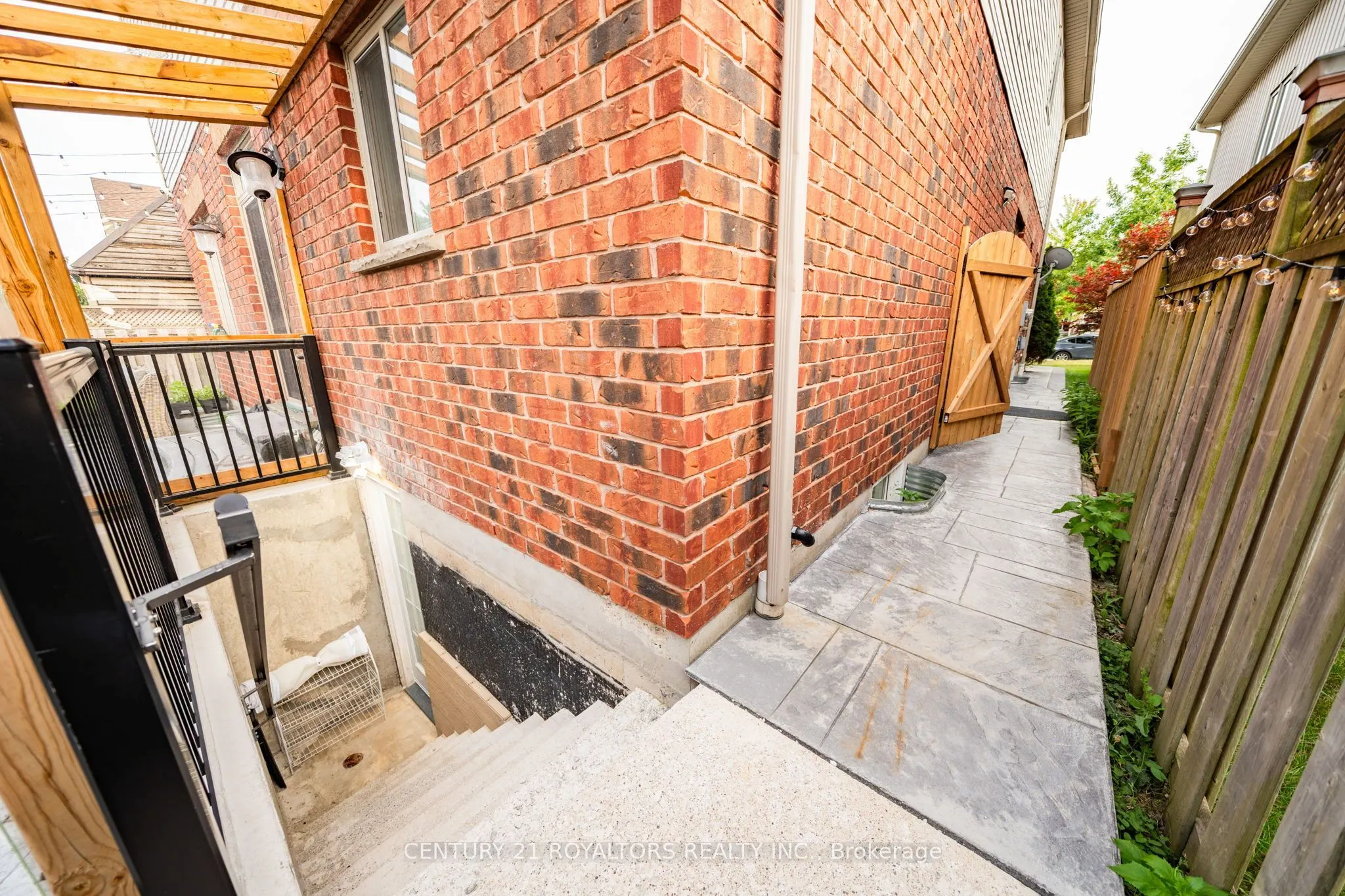 444 Thomas Slee Drive