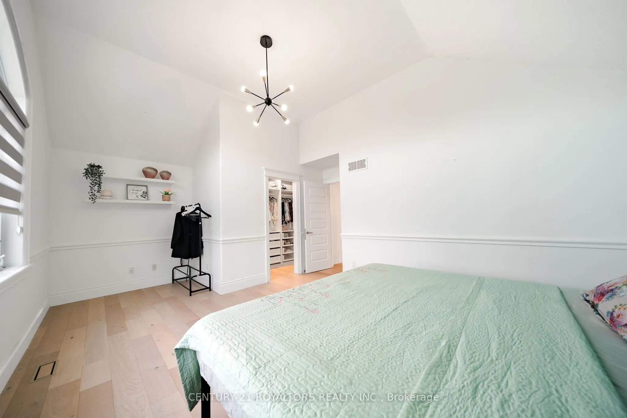 444 Thomas Slee Drive