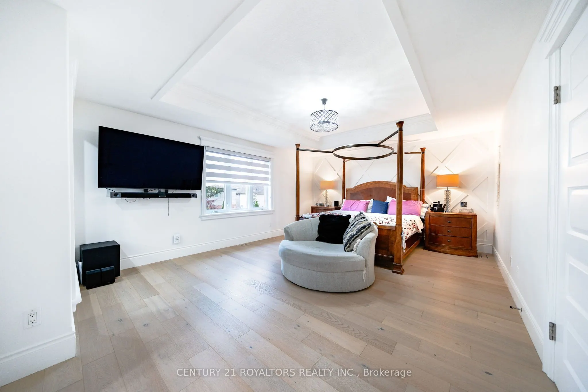 444 Thomas Slee Drive