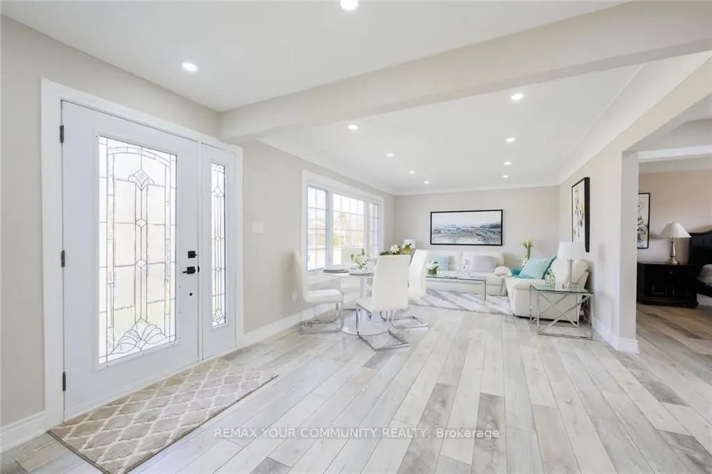 52 Elliott Avenue #Upper