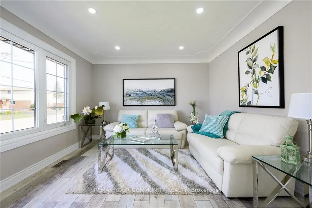 52 Elliott Avenue #Upper