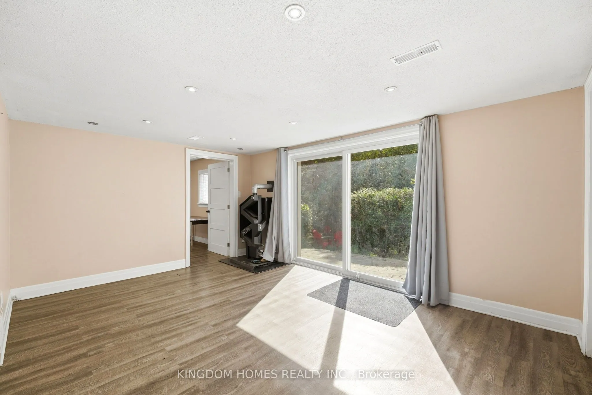 7 Shell Crescent