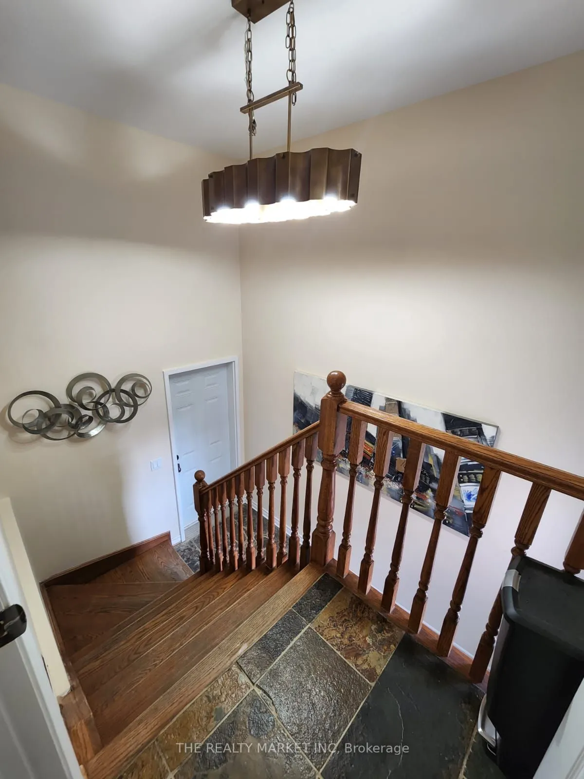 383206 20 Side Road #upper level