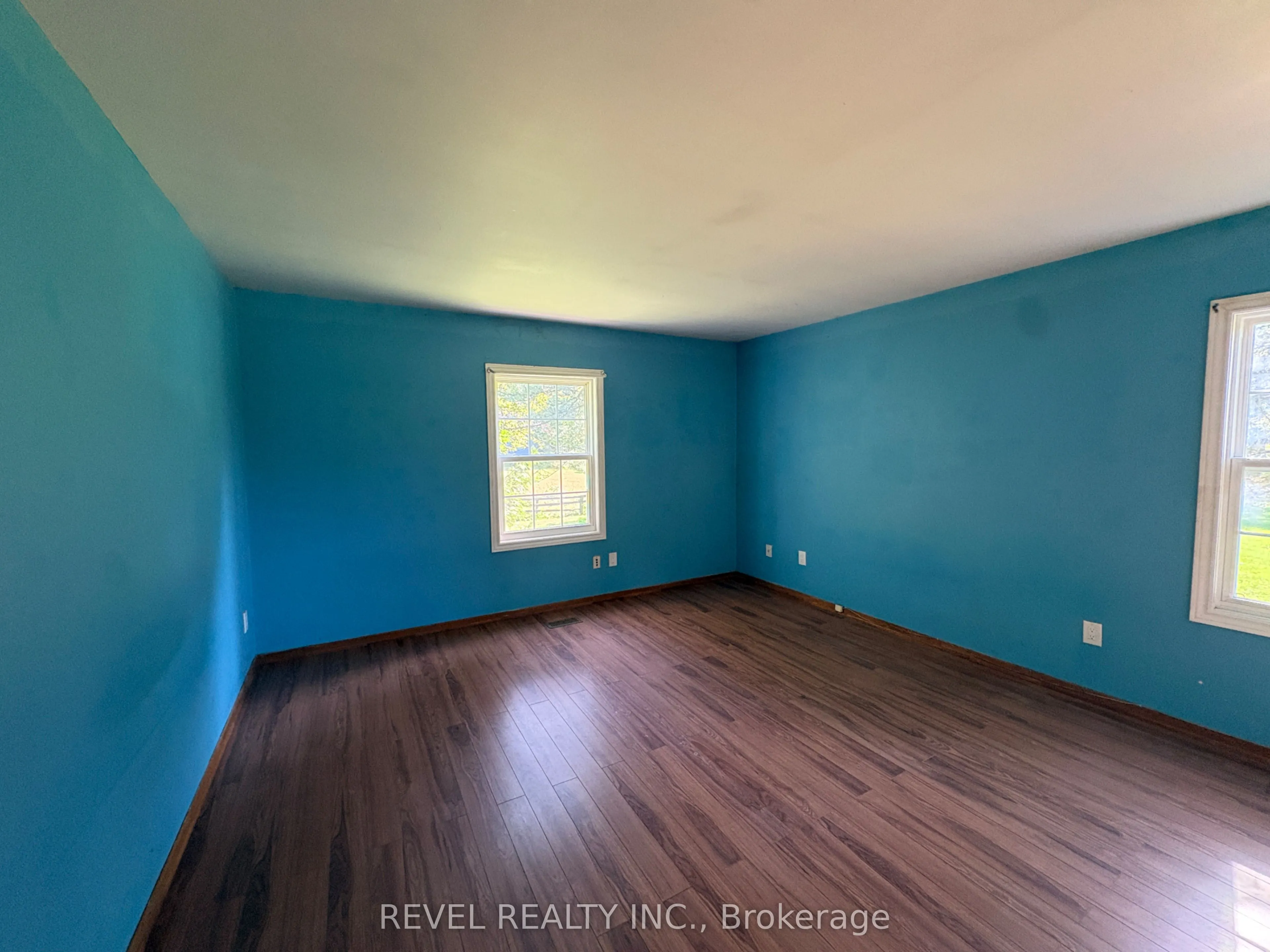 247154 5 Side Road