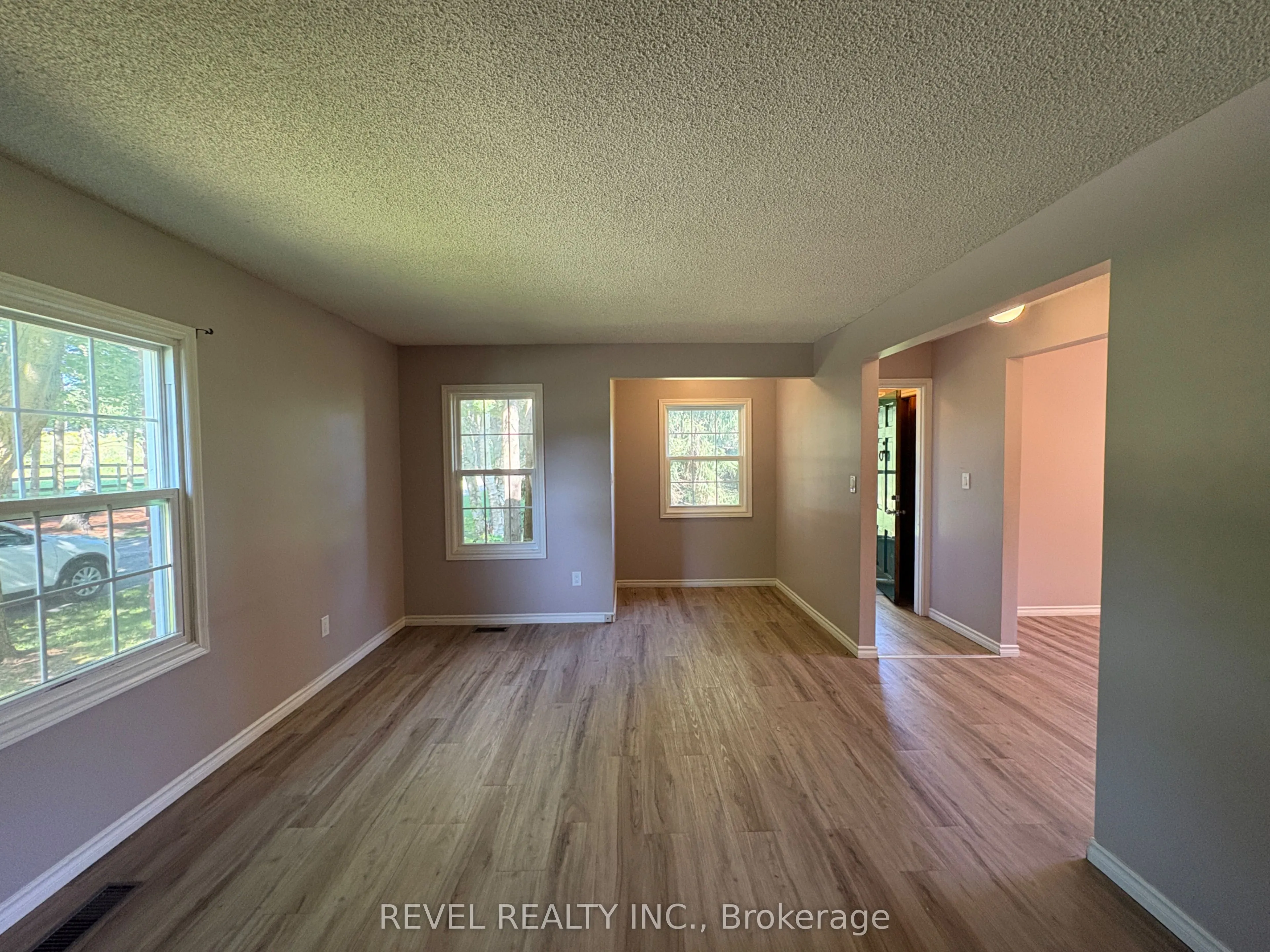 247154 5 Side Road