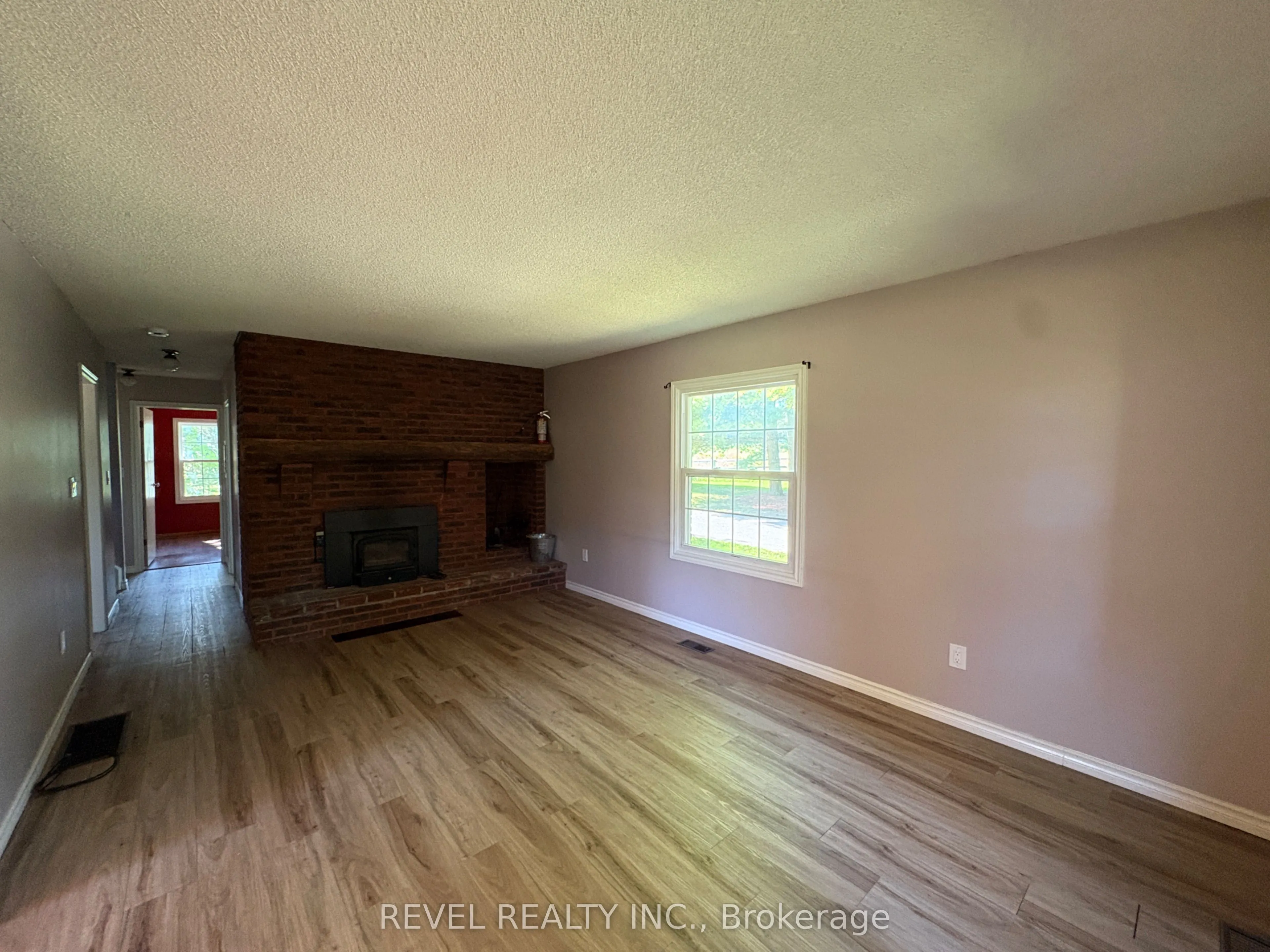 247154 5 Side Road