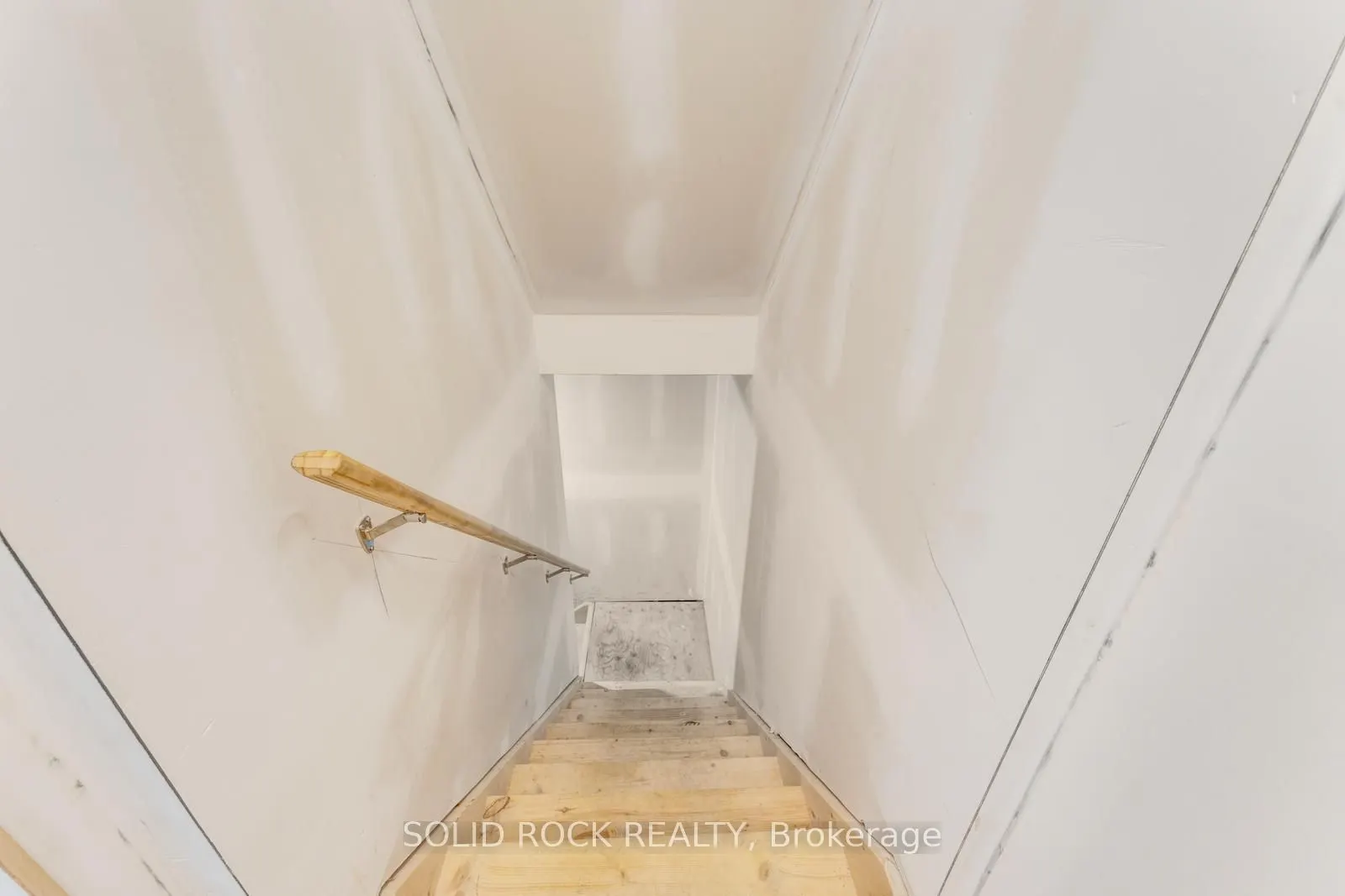 422 Krotz Street W