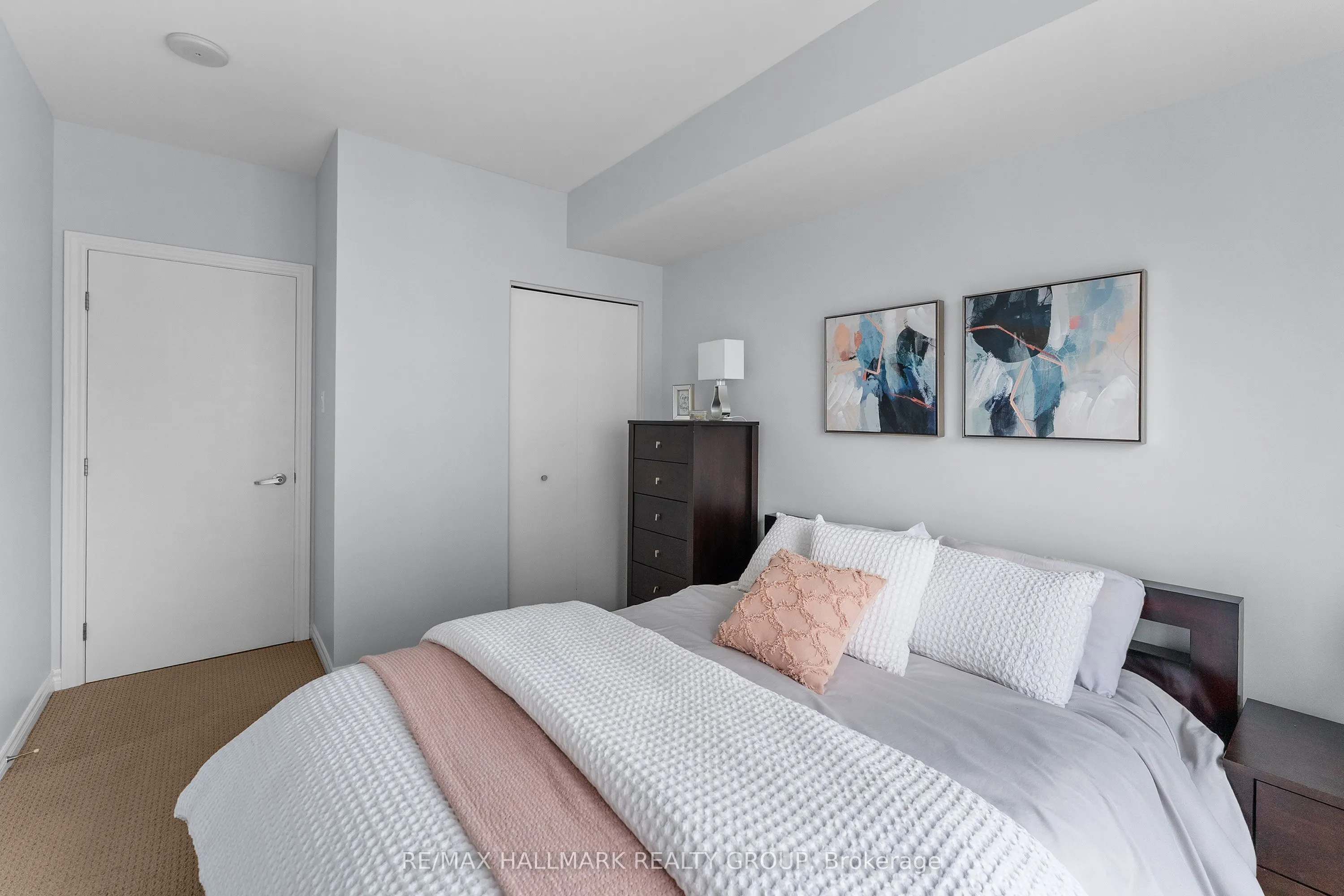 200 Rideau Street #1702