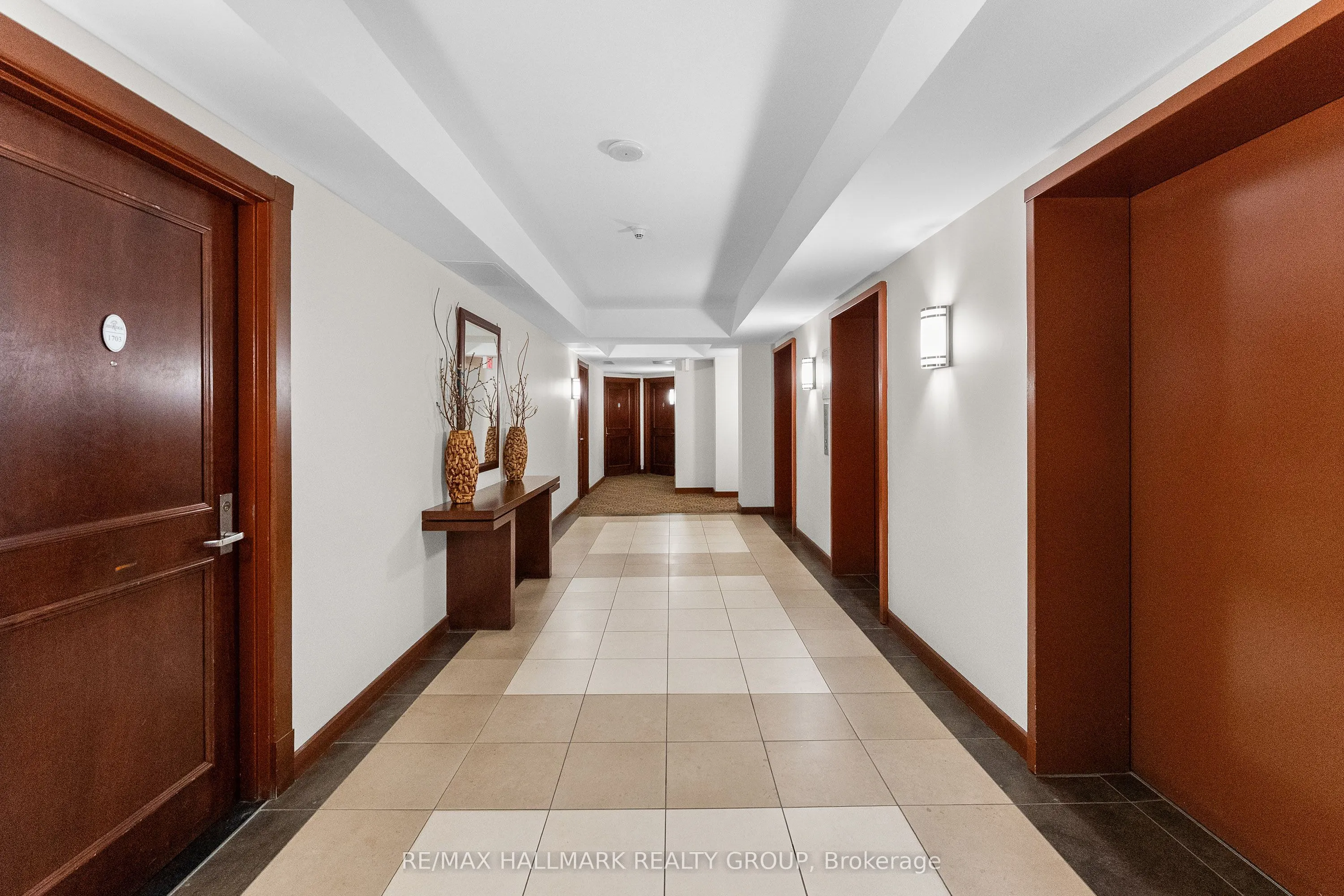 200 Rideau Street #1702