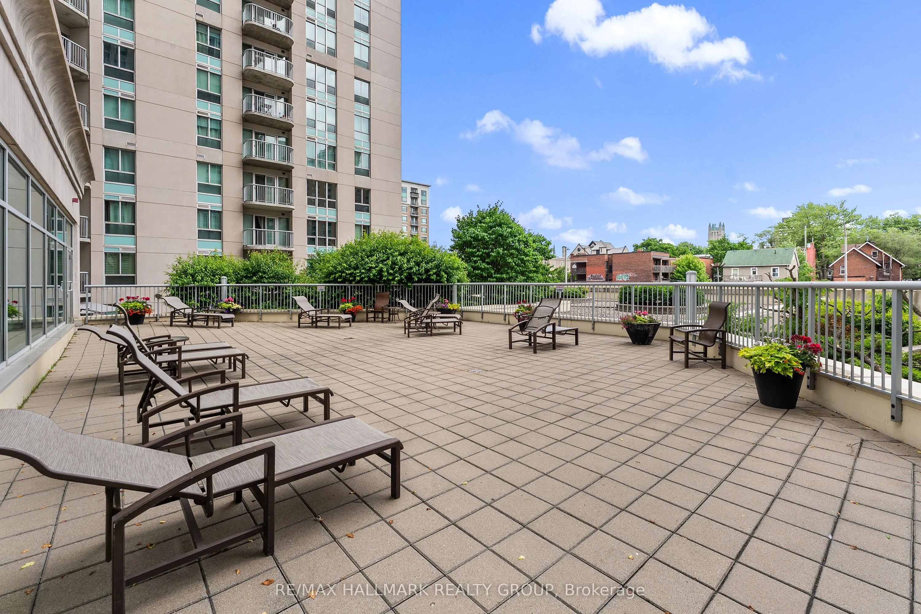 200 Rideau Street #1702
