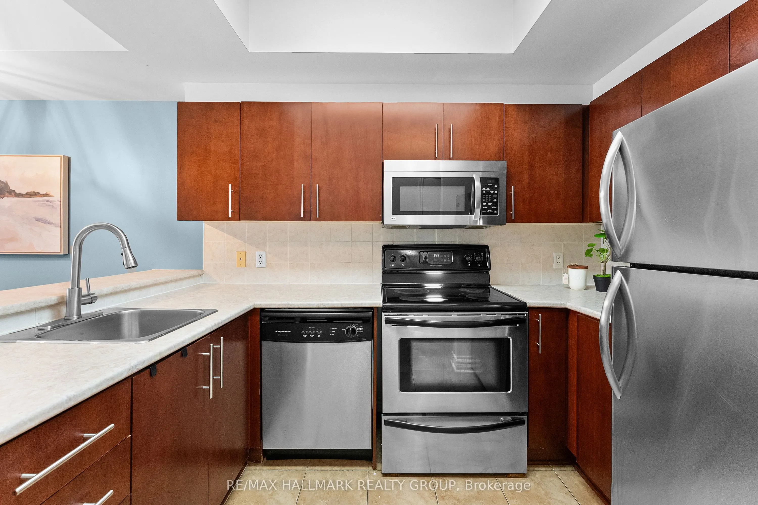 200 Rideau Street #1702
